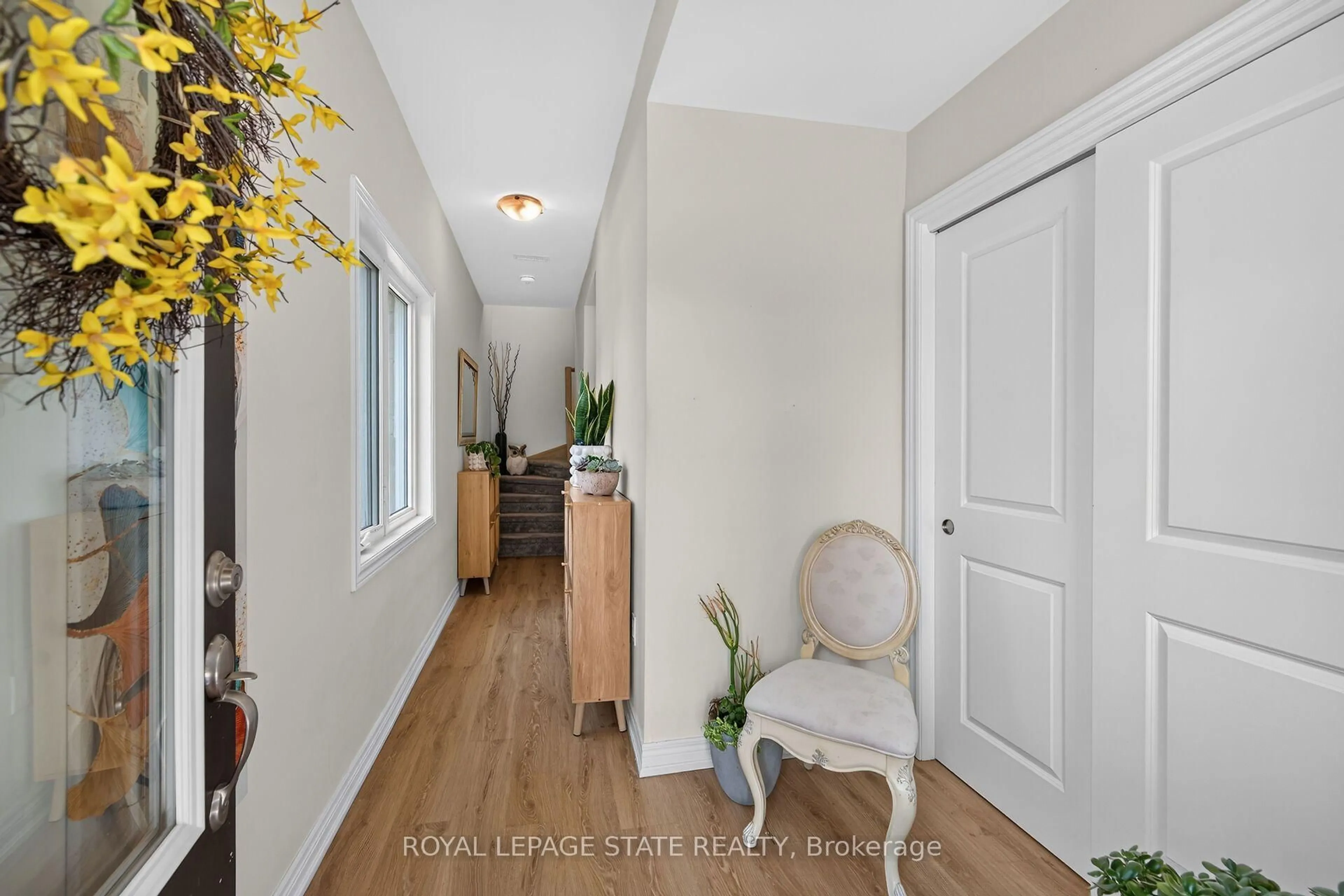 Indoor entryway for 40 Zinfandel Dr #35, Hamilton Ontario L8E 0L1