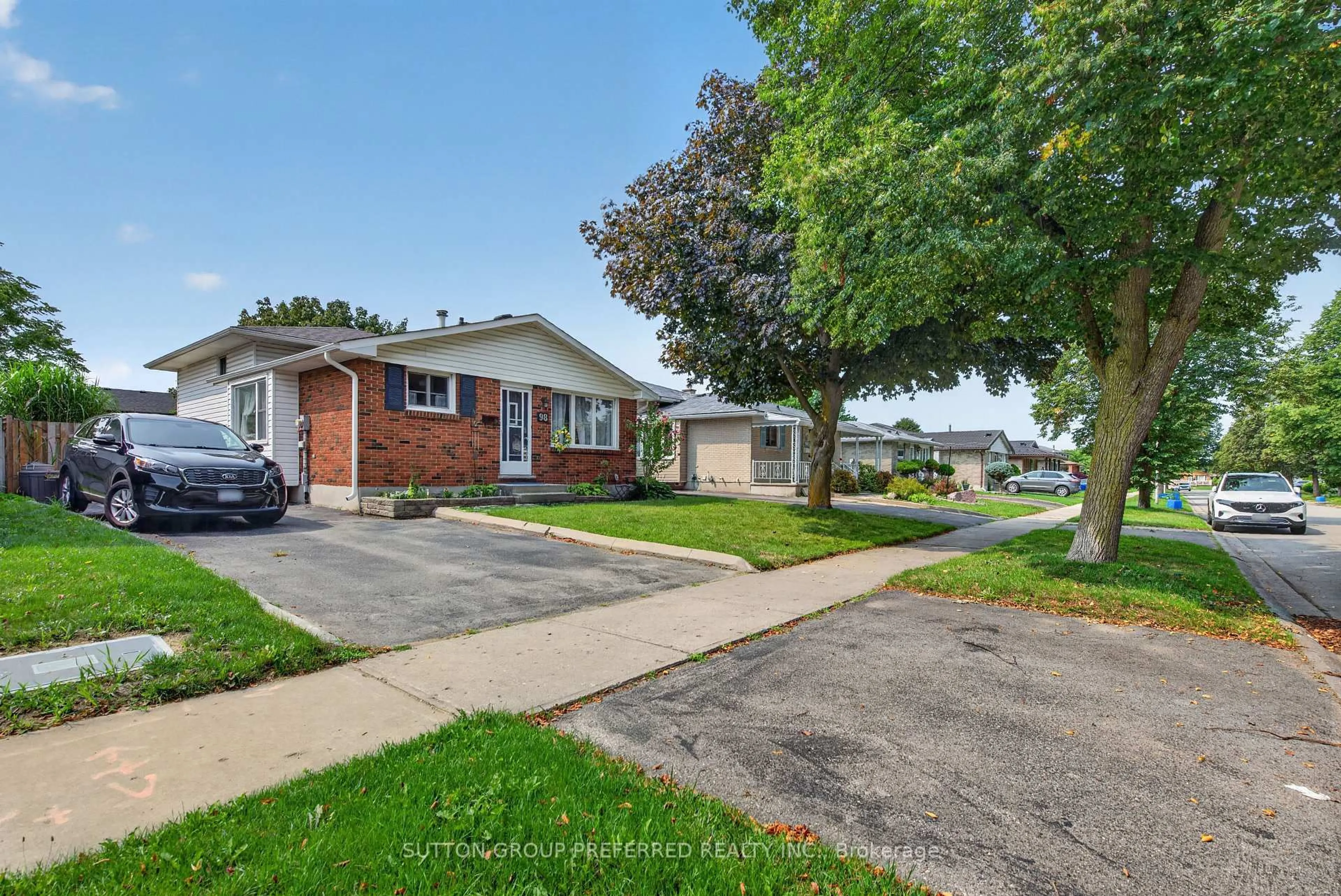 Unknown for 98 Surrey Cres, London South Ontario N6E 1T8
