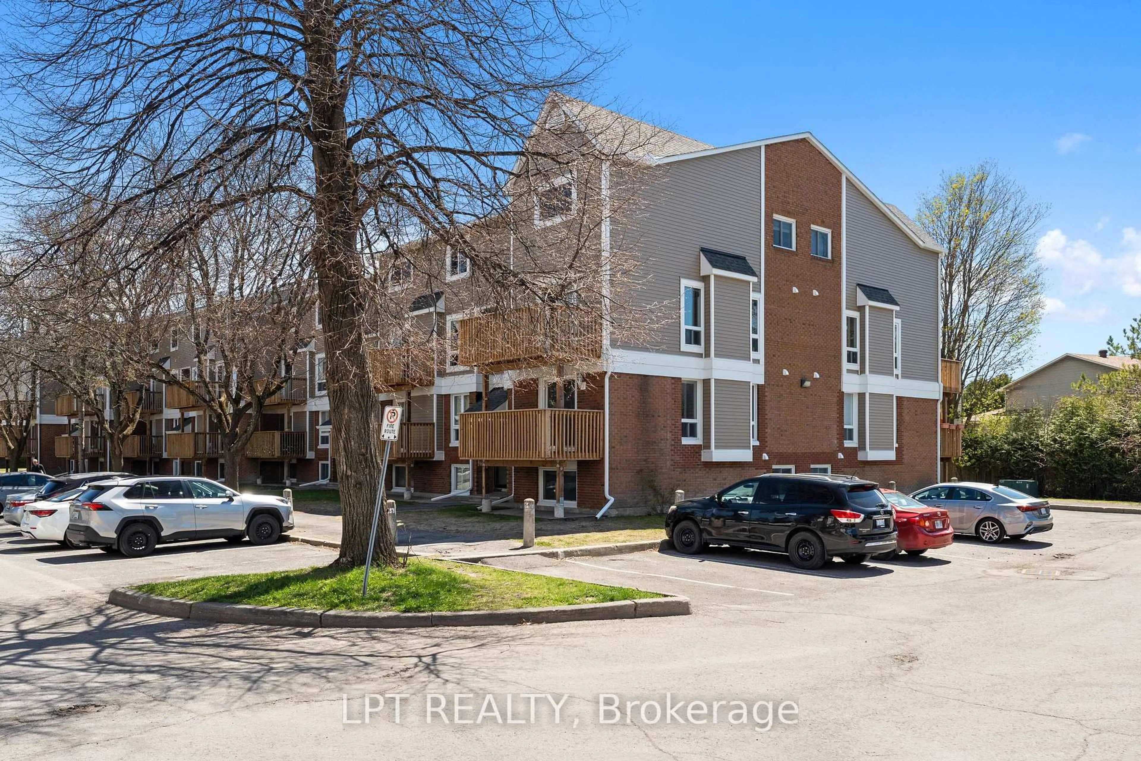 A pic from outside/outdoor area/front of a property/back of a property/a pic from drone, street for 260 Fenerty Crt #4, Ottawa Ontario K2L 3A7