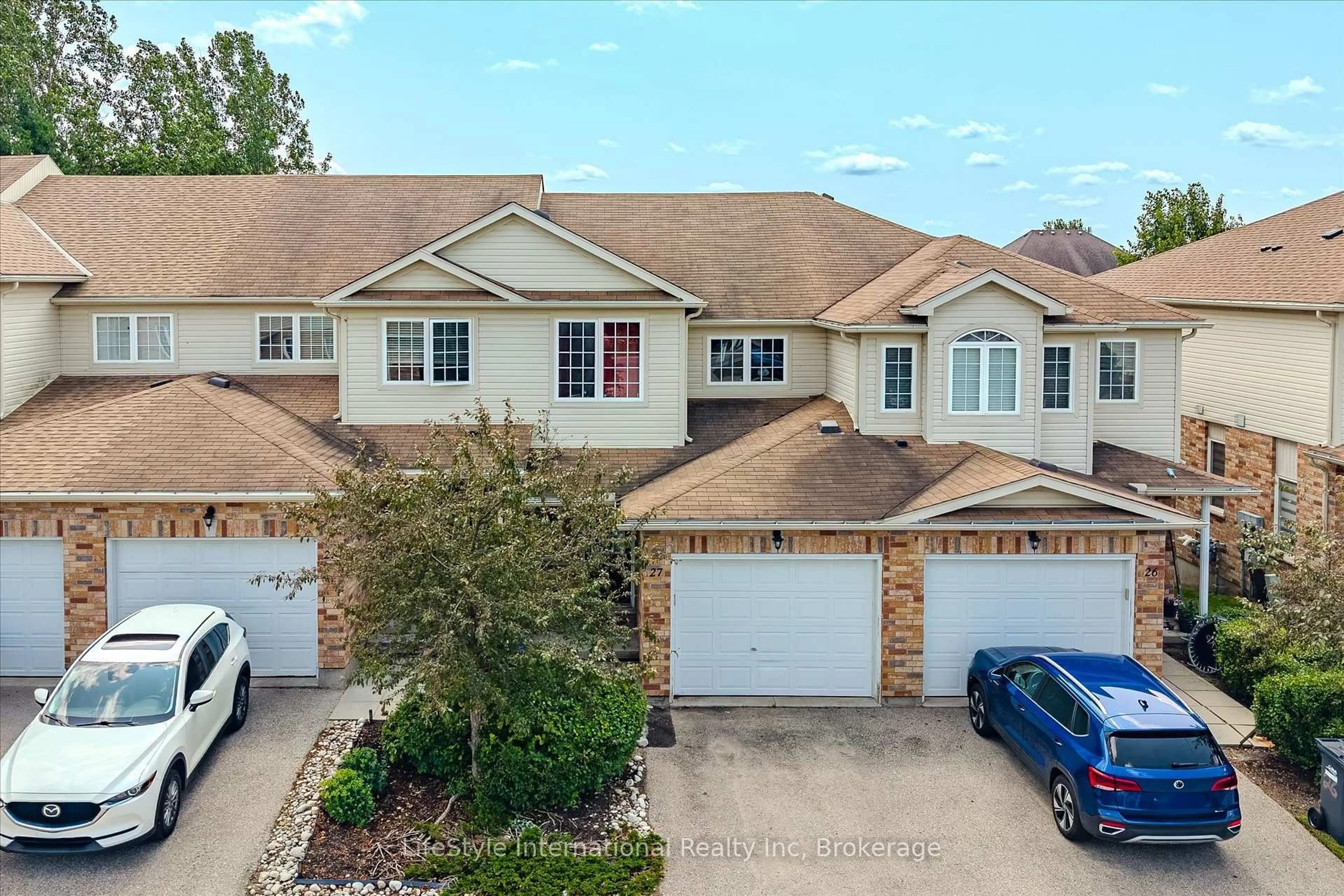 A pic from outside/outdoor area/front of a property/back of a property/a pic from drone, unknown for 105 Bard Blvd #27, Guelph Ontario N1L 0E2