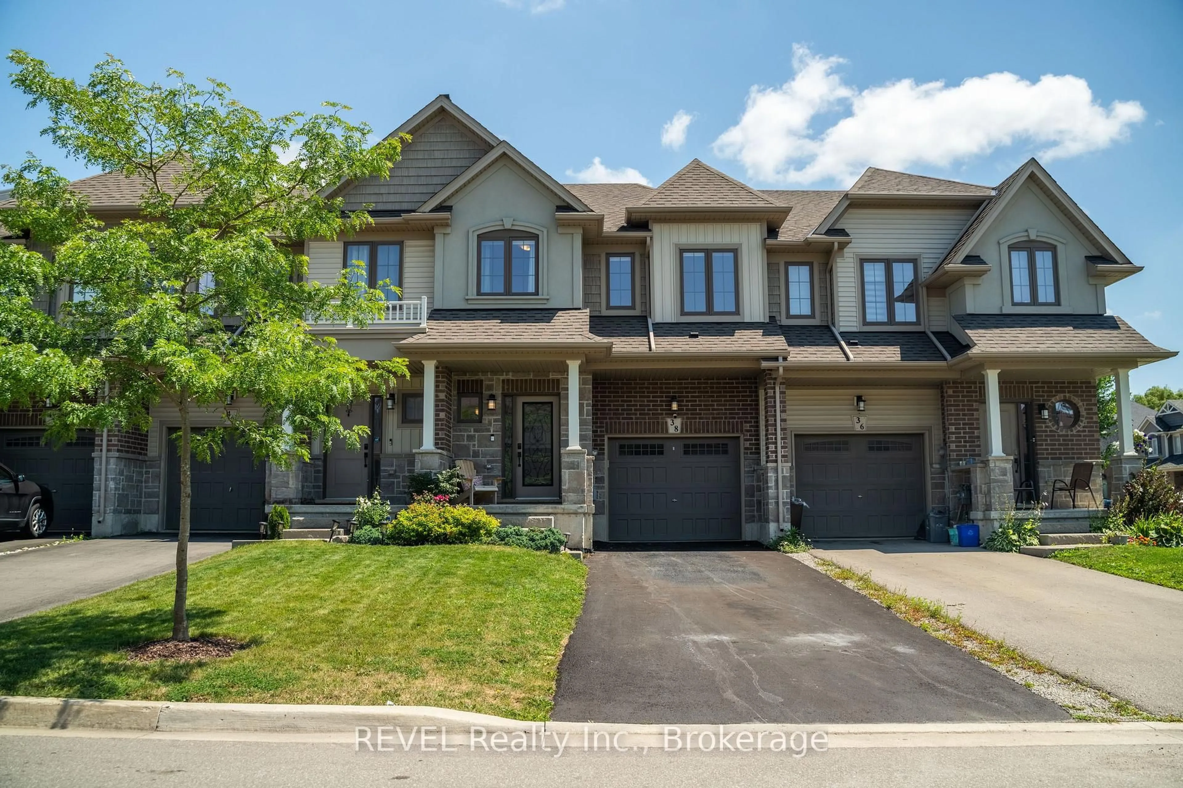 Home with brick exterior material, street for 38 Dennis Dr, West Lincoln Ontario L0R 2A0
