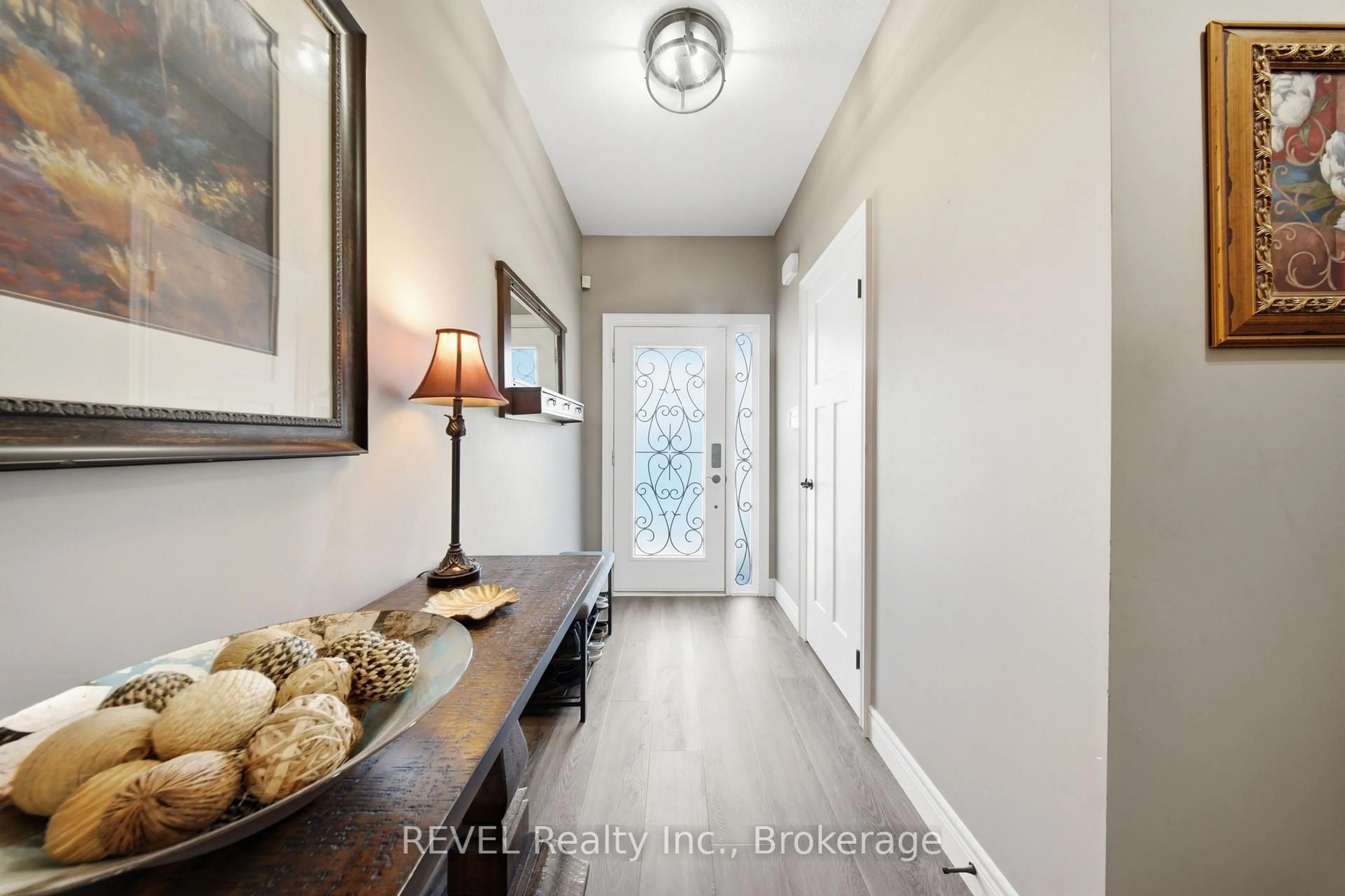 Indoor entryway for 38 Dennis Dr, West Lincoln Ontario L0R 2A0