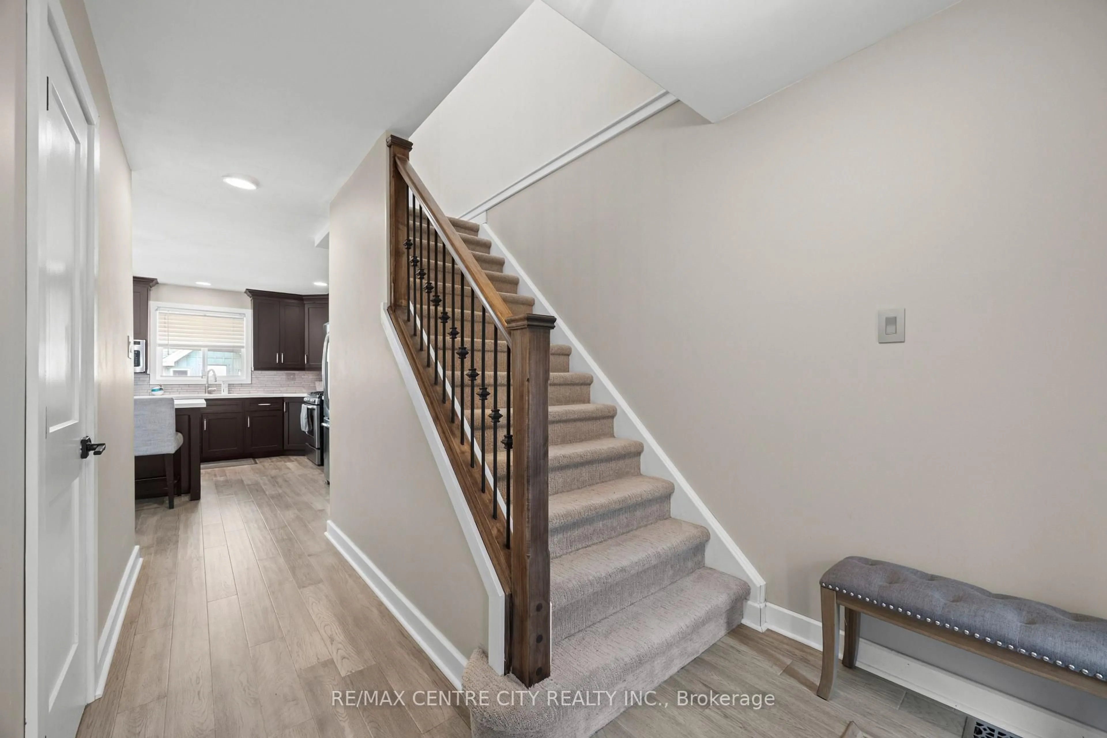 Stairs for 43 Meredith Dr, Middlesex Centre Ontario N0M 2A0