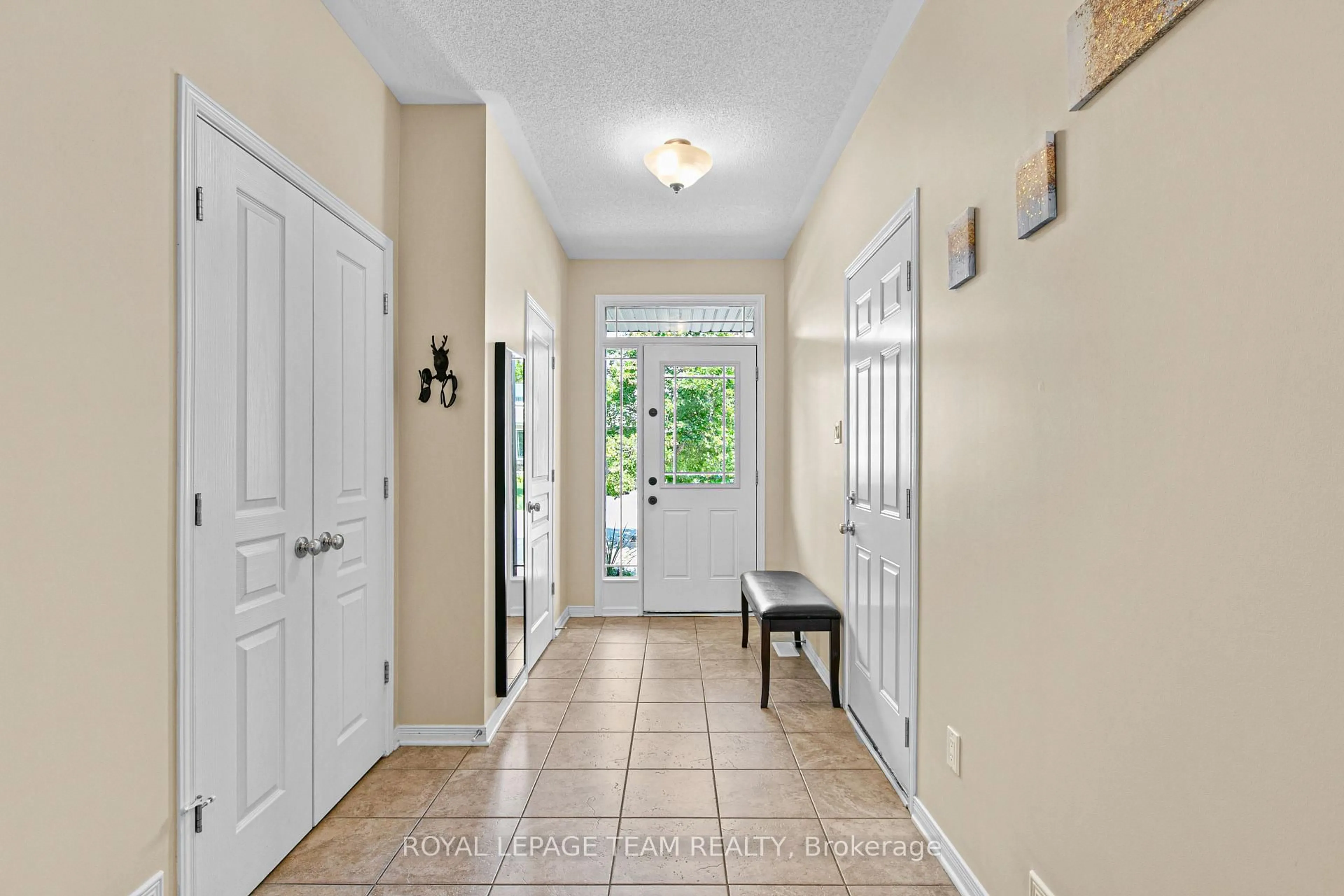 Indoor entryway for 411 June Crt, Ottawa Ontario K1W 0E3
