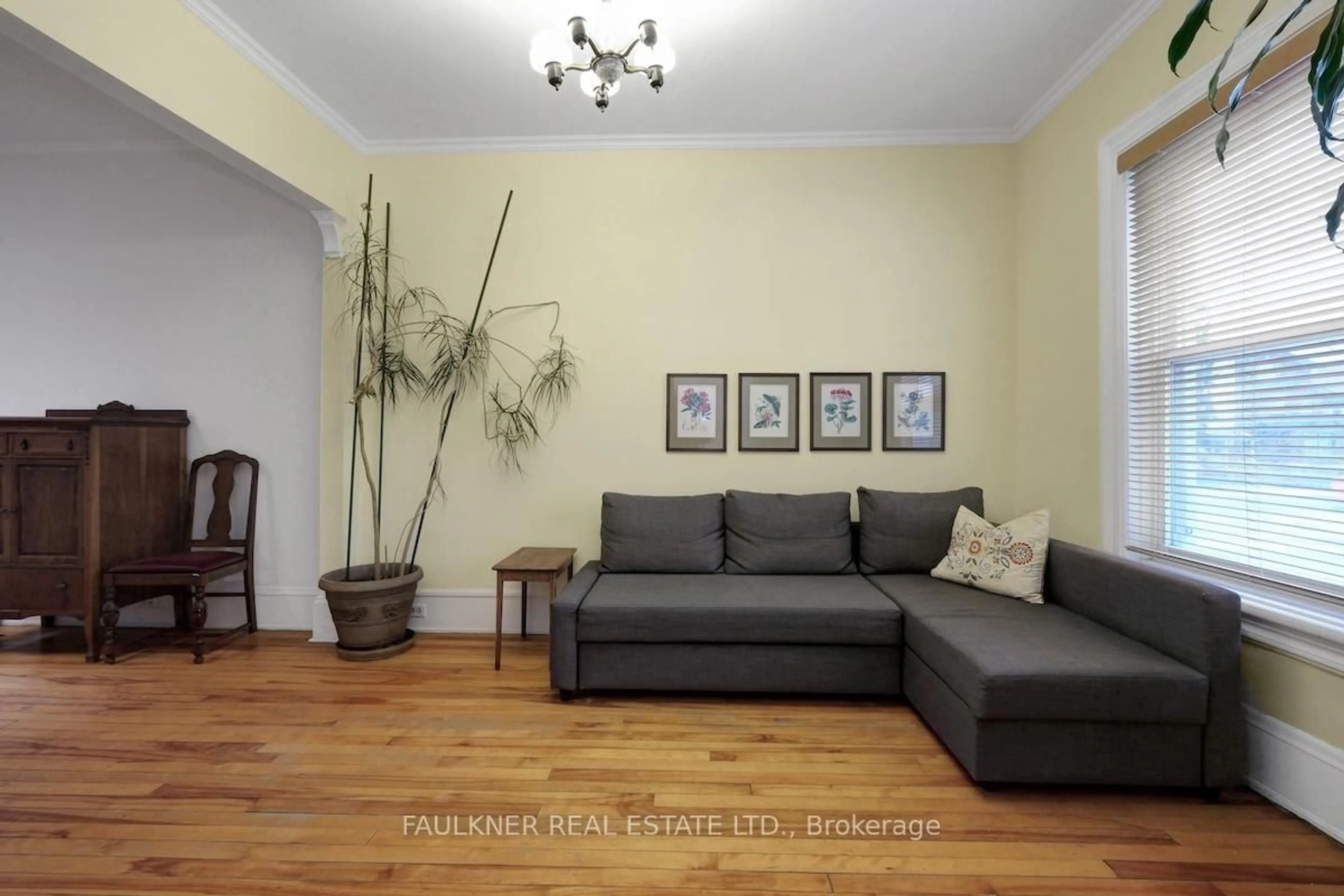 Living room with furniture, wood/laminate floor for 136 Concord St, Ottawa Ontario K1S 0Z4