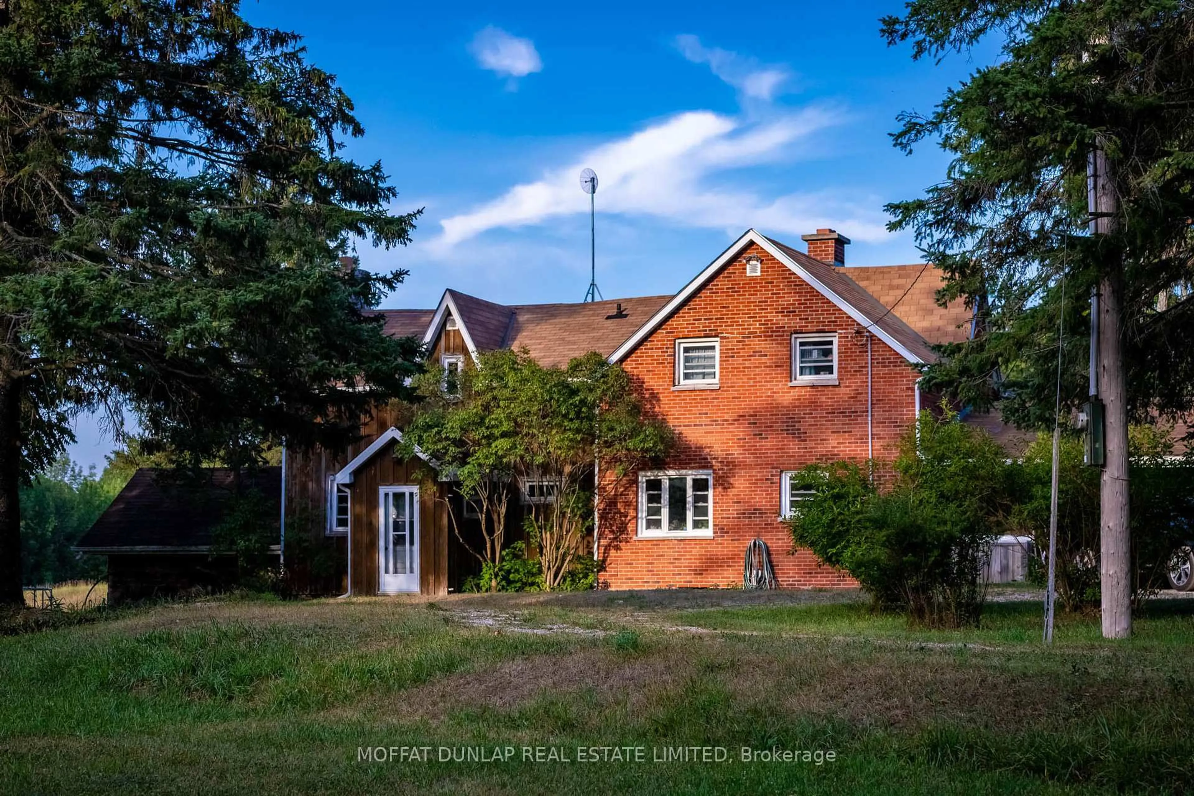 A pic from outside/outdoor area/front of a property/back of a property/a pic from drone, building for 576799 Concession 9, Chatsworth Ontario N0H 1G0
