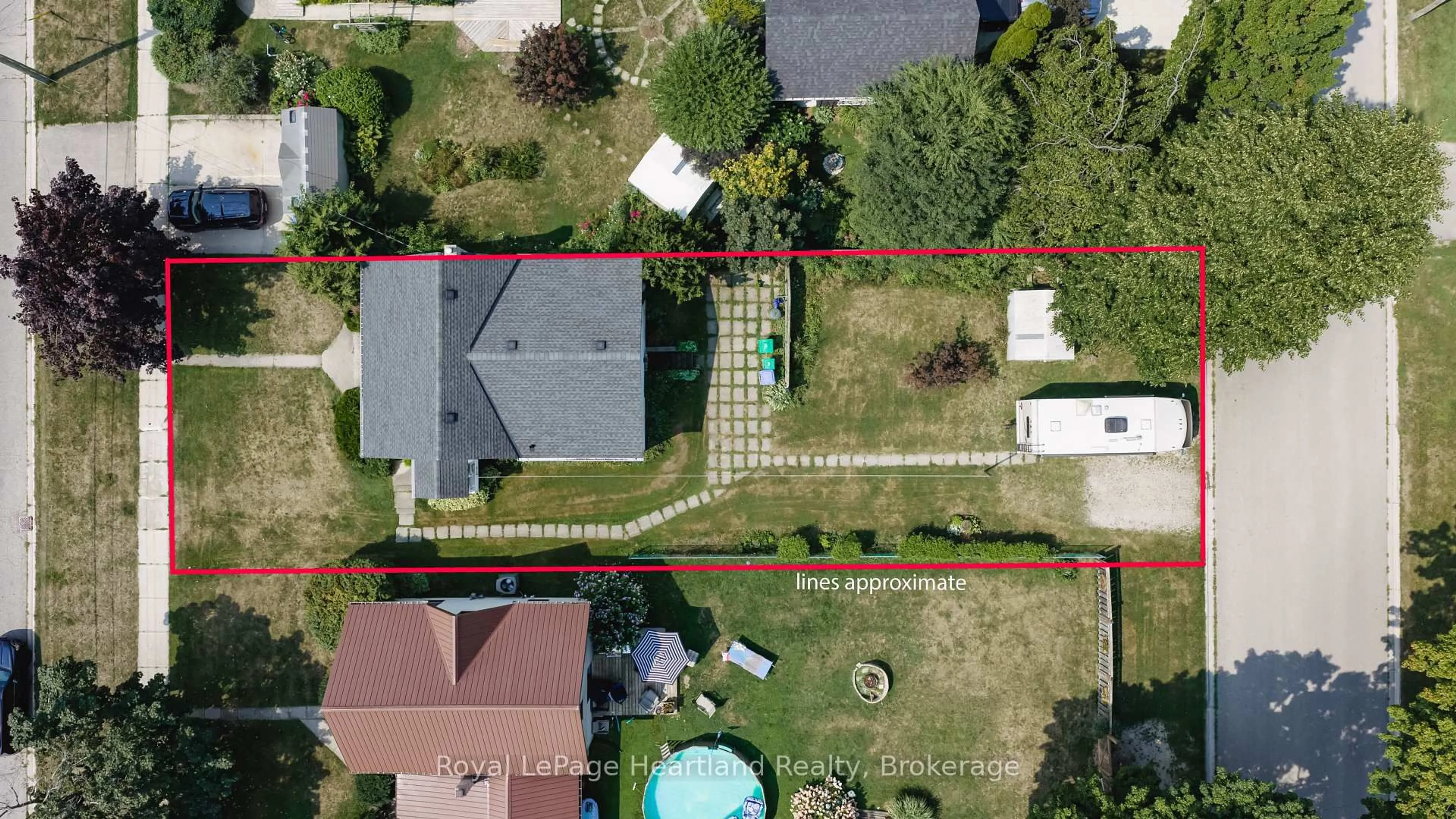 A pic from outside/outdoor area/front of a property/back of a property/a pic from drone, street for 128 Britannia Rd, Goderich Ontario N7A 2B3
