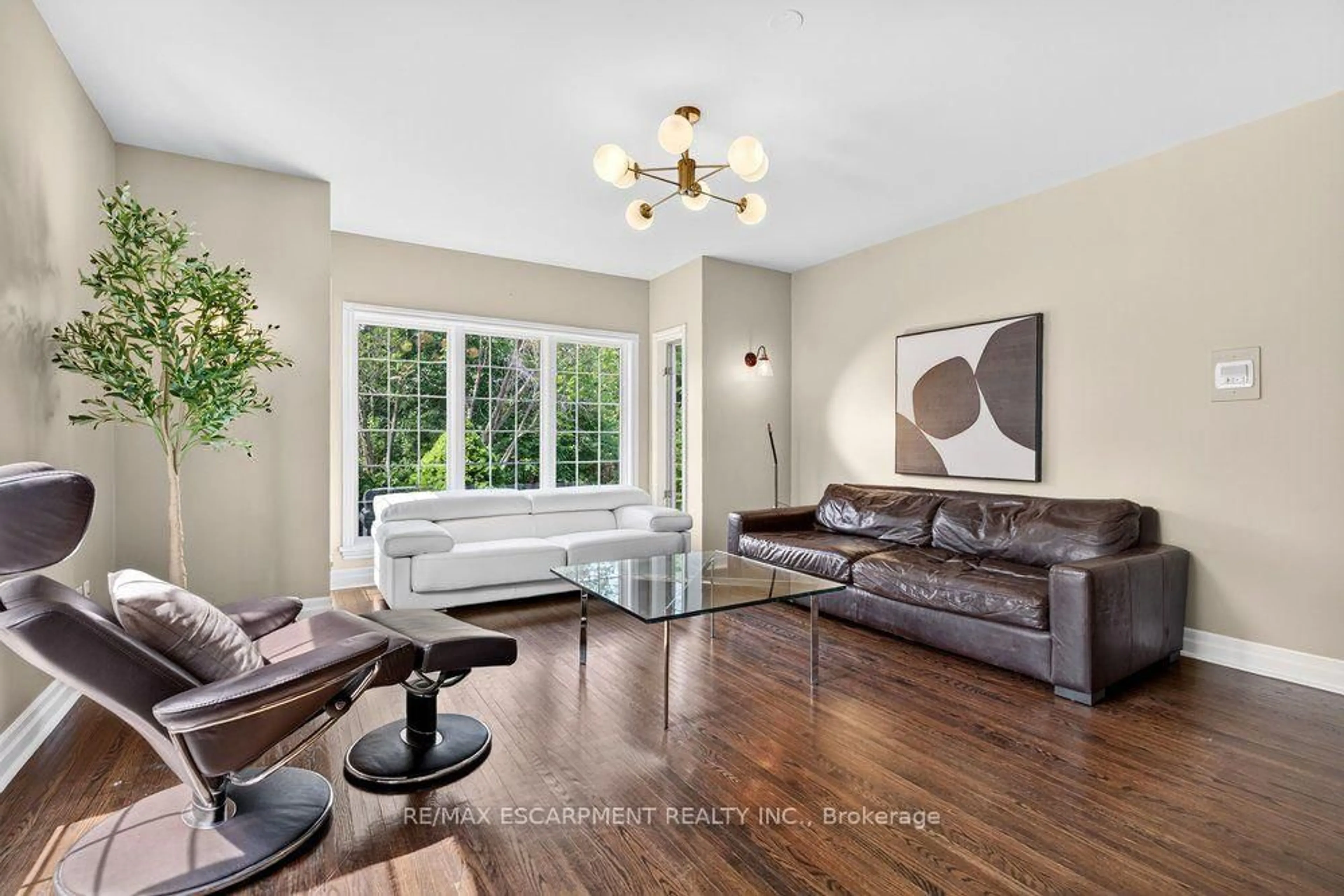Living room with furniture, unknown for 110 Concession 11 Rd, Hamilton Ontario L8B 1H8