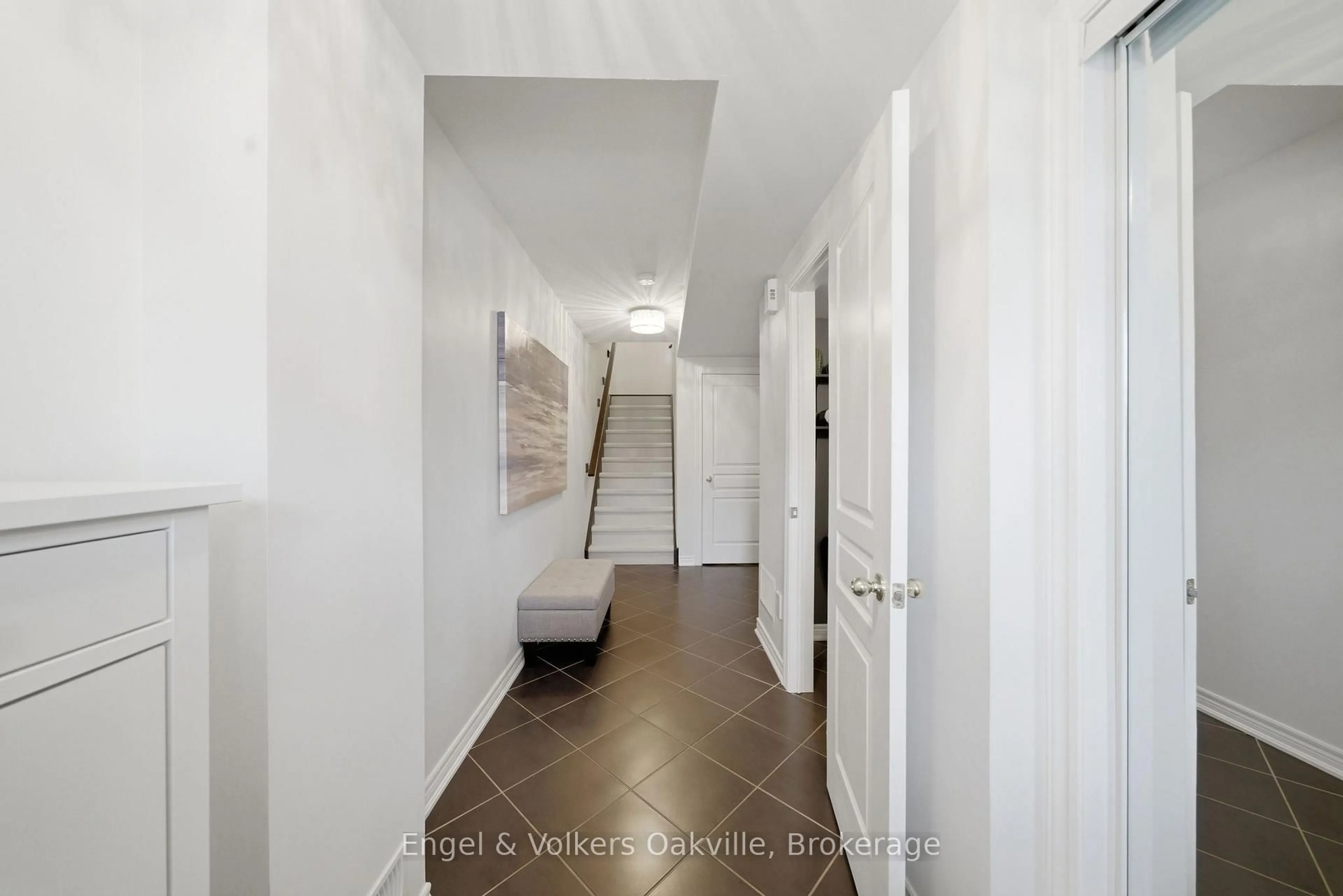 Indoor entryway for 146 Truedell Circ, Hamilton Ontario L8B 0T1