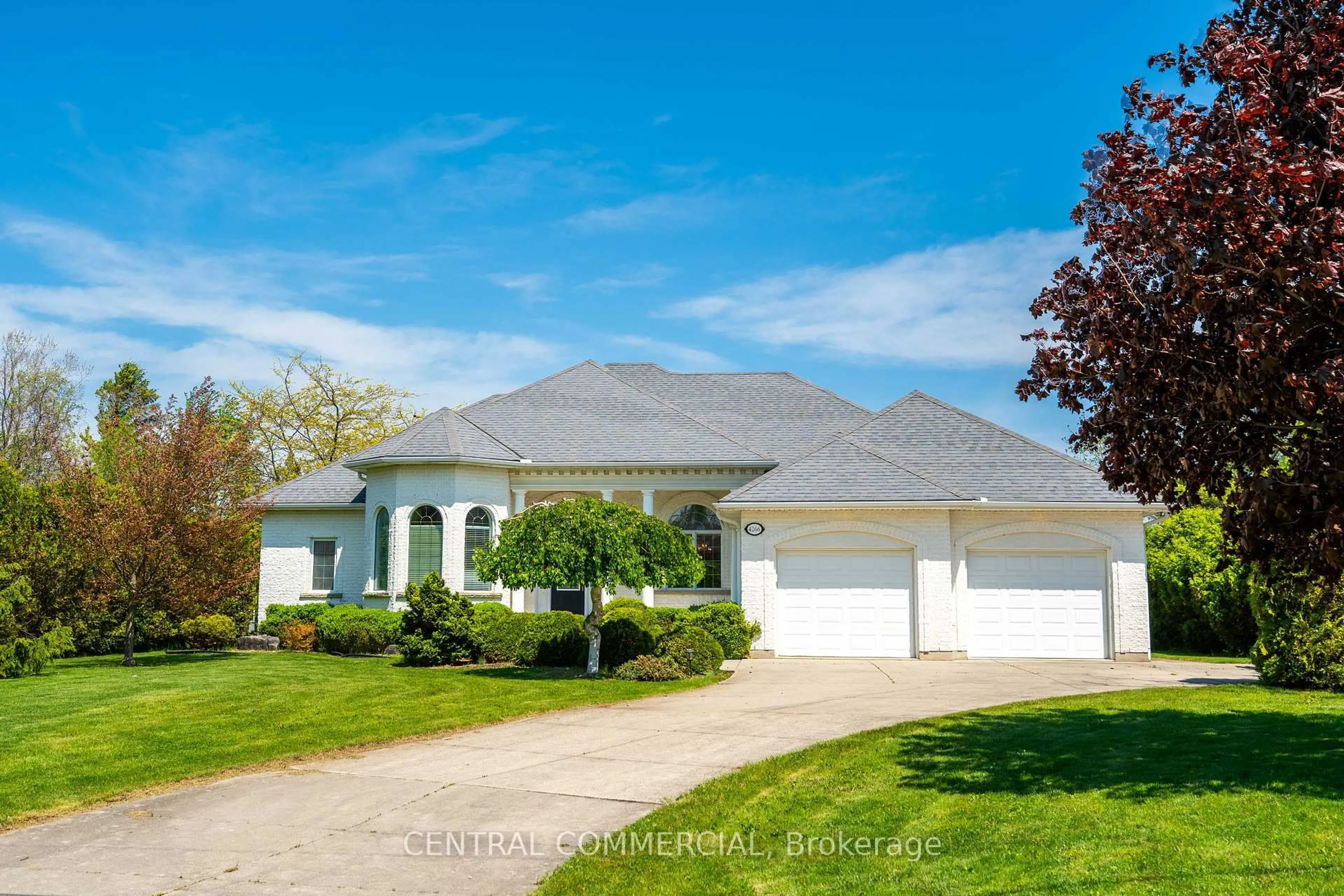 Home with vinyl exterior material, street for 4266 Bluepoint Dr, Plympton-Wyoming Ontario N0N 1J6