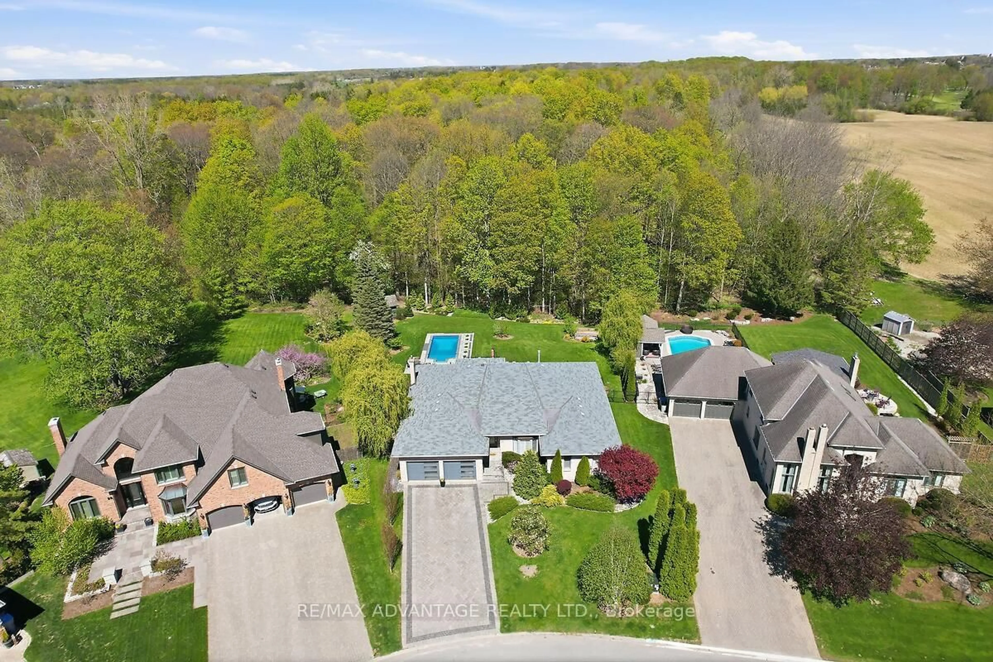 A pic from outside/outdoor area/front of a property/back of a property/a pic from drone, unknown for 28 Wynfield Lane, Middlesex Centre Ontario N6H 5L2