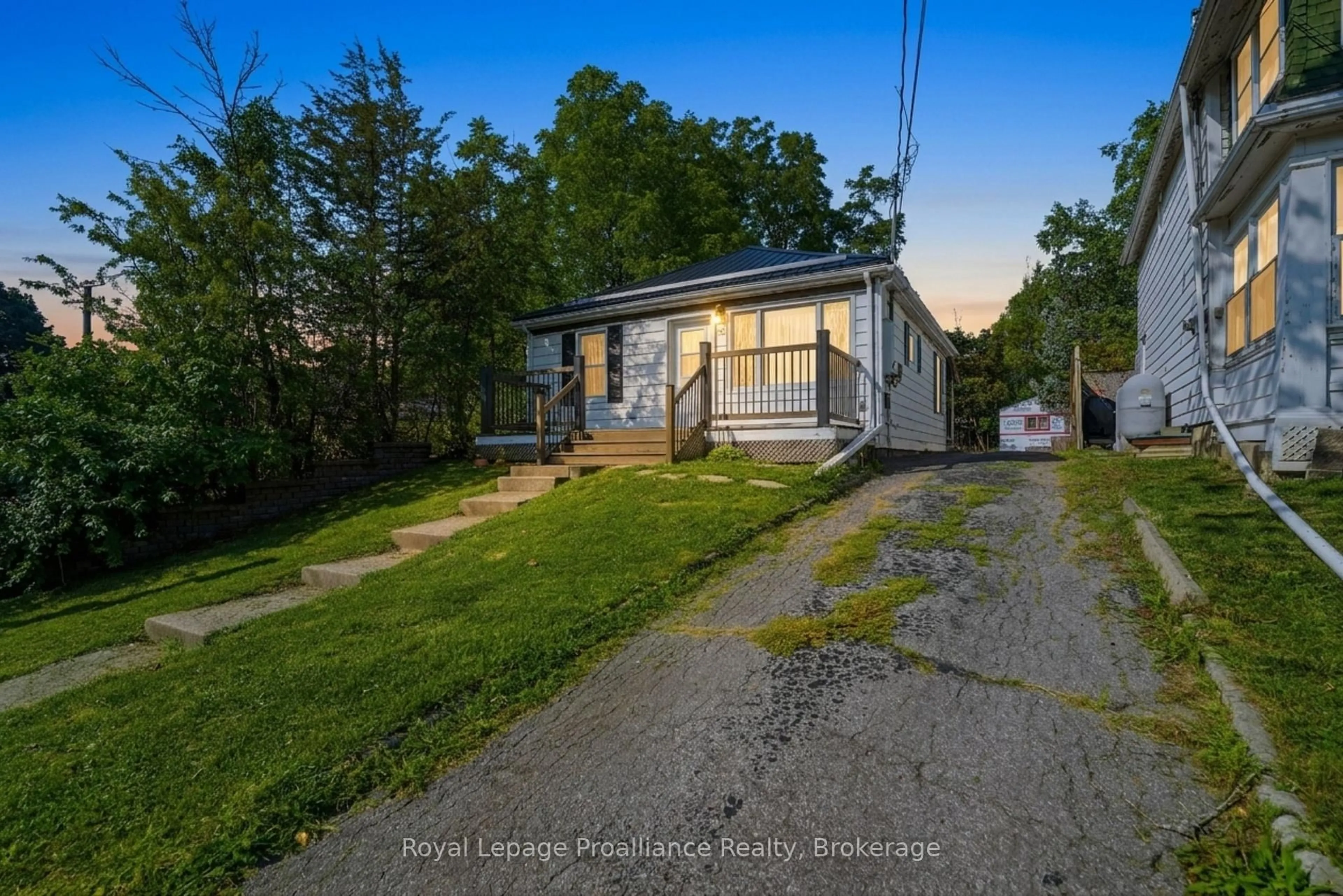 A pic from outside/outdoor area/front of a property/back of a property/a pic from drone, street for 44 Geddes St, Belleville Ontario K8P 2X5