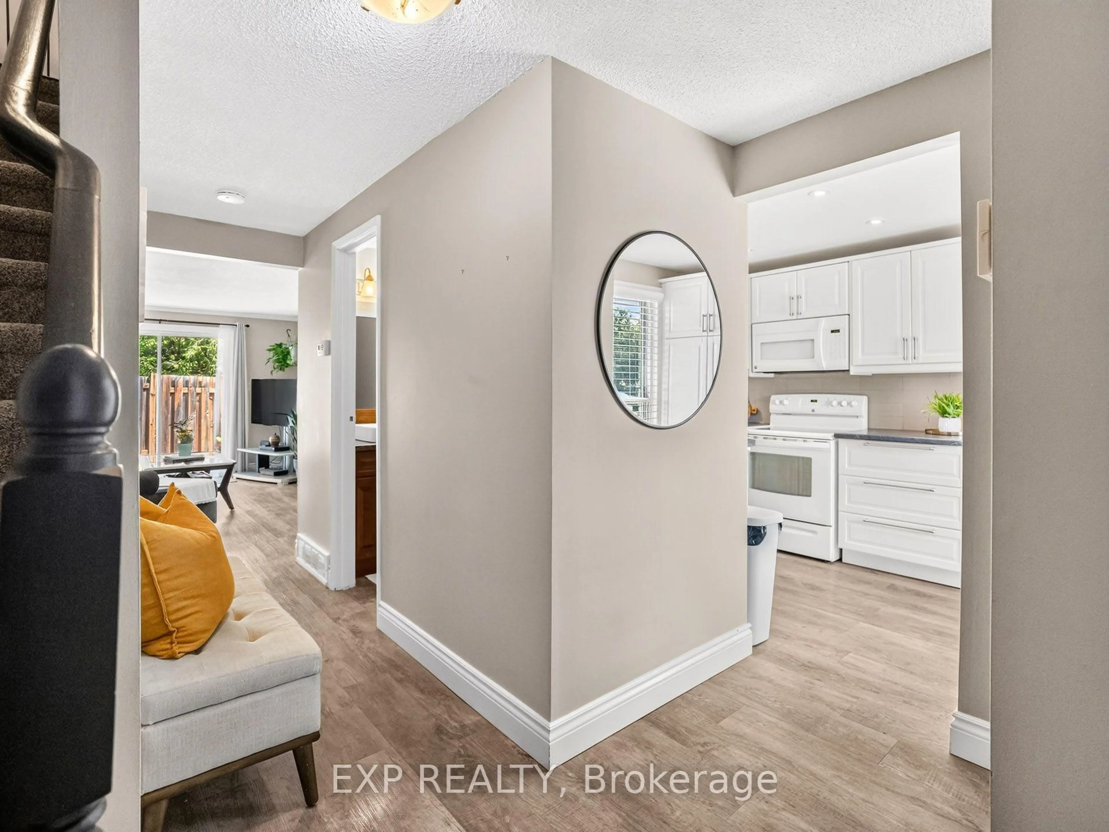 Indoor entryway for 242 LAKEPORT Rd #32, St. Catharines Ontario L2N 6V2
