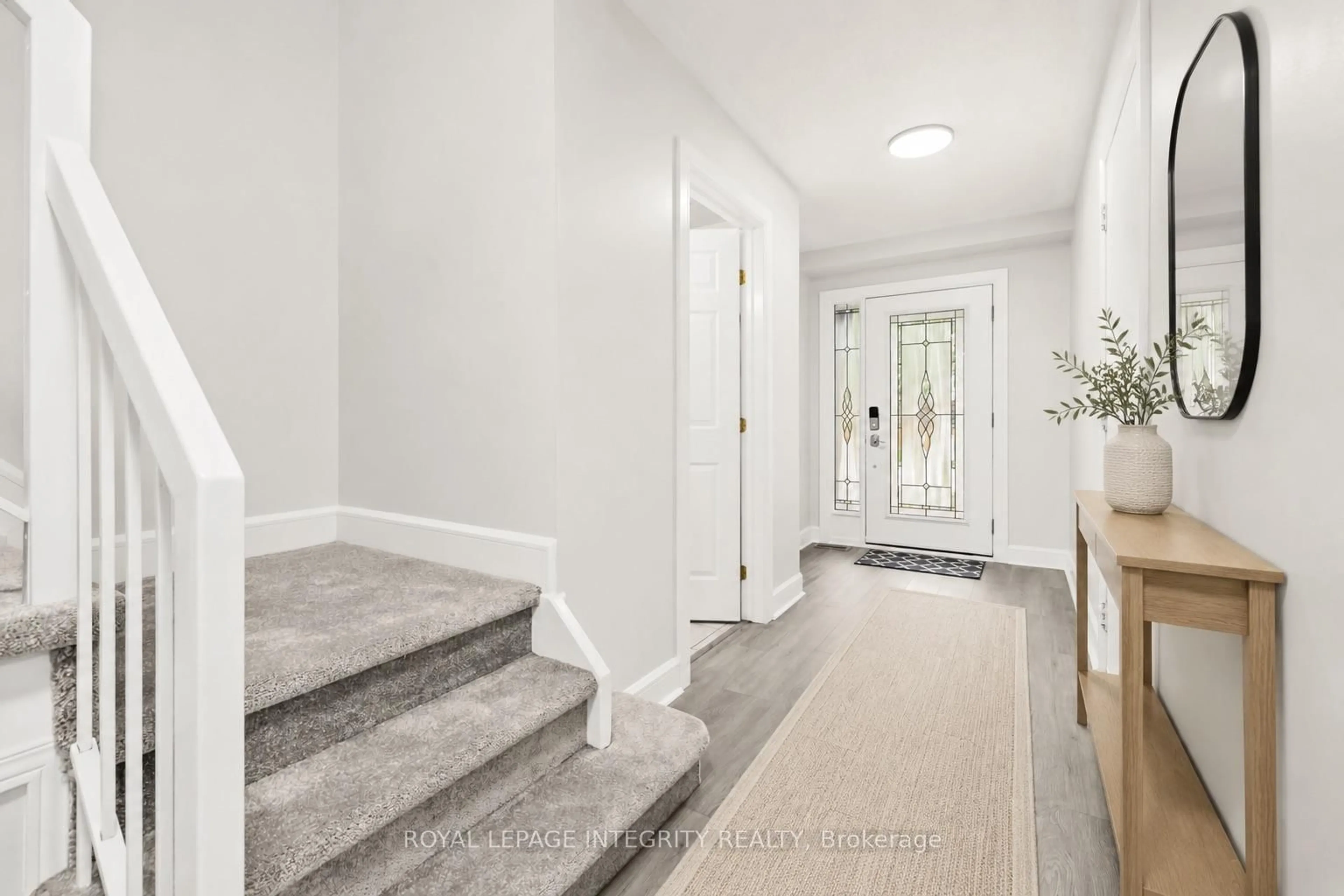 Indoor entryway for 3 Kalbrook St, Ottawa Ontario K2T 1A8