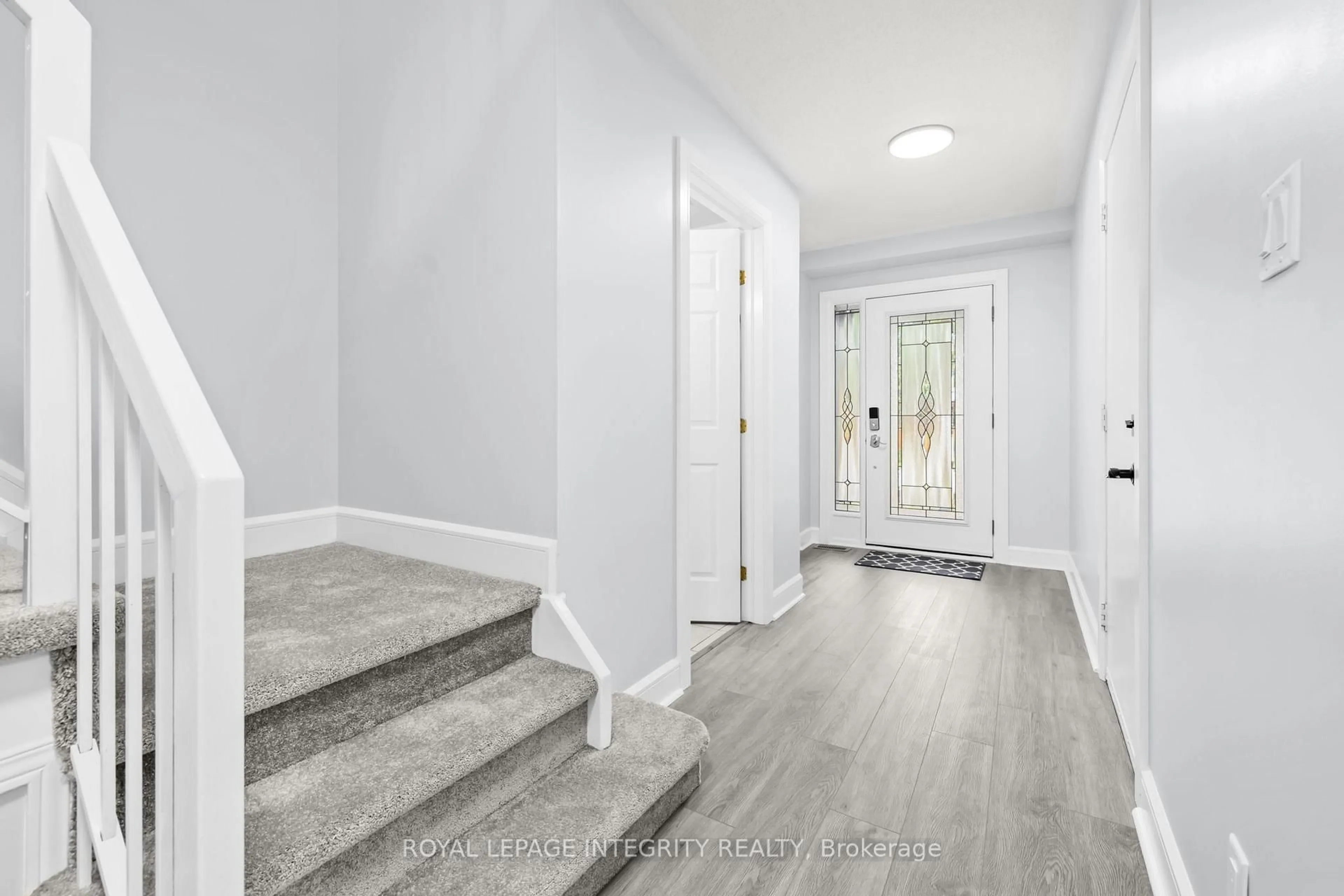 Indoor entryway for 3 Kalbrook St, Ottawa Ontario K2T 1A8