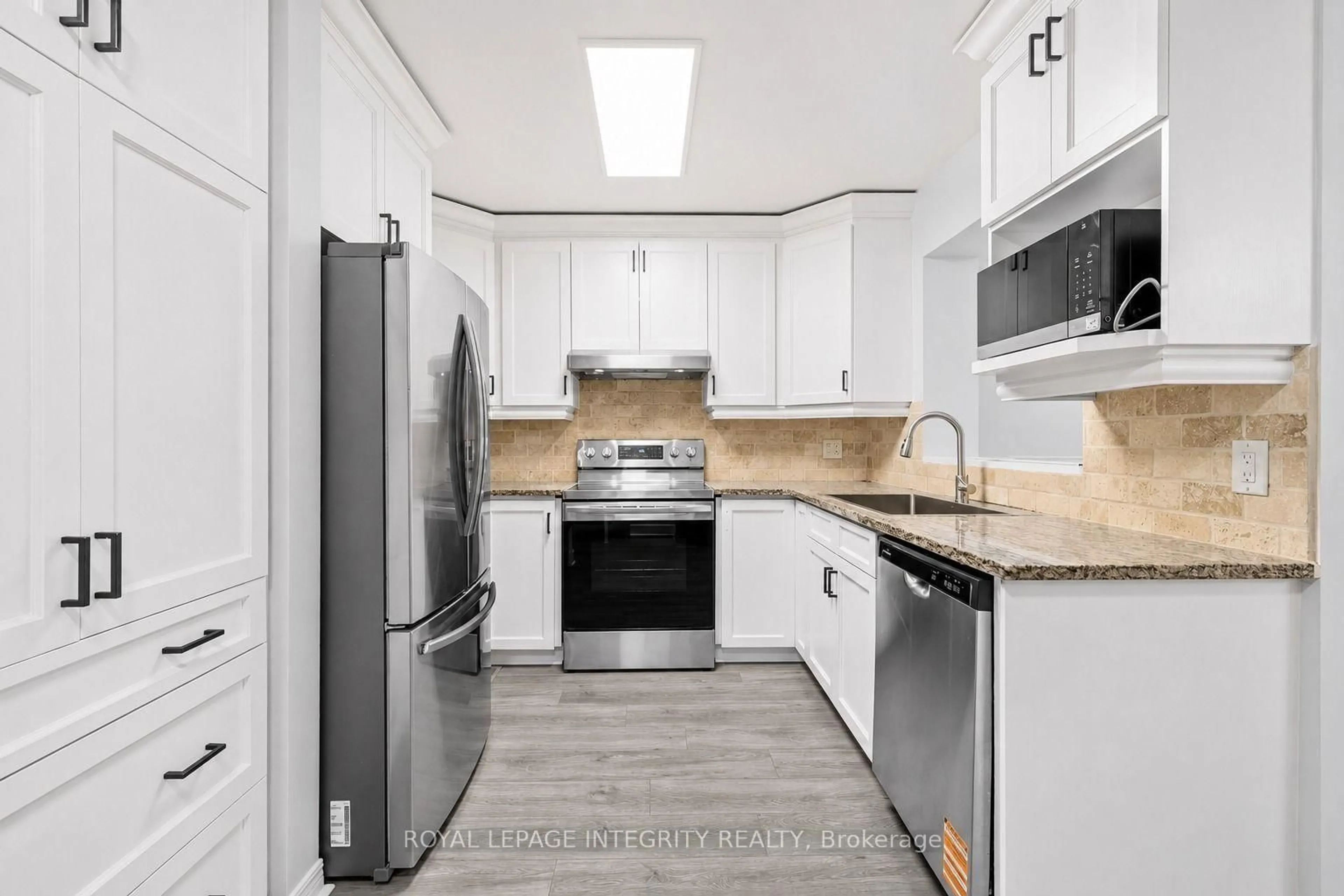 Standard kitchen, unknown for 3 Kalbrook St, Ottawa Ontario K2T 1A8