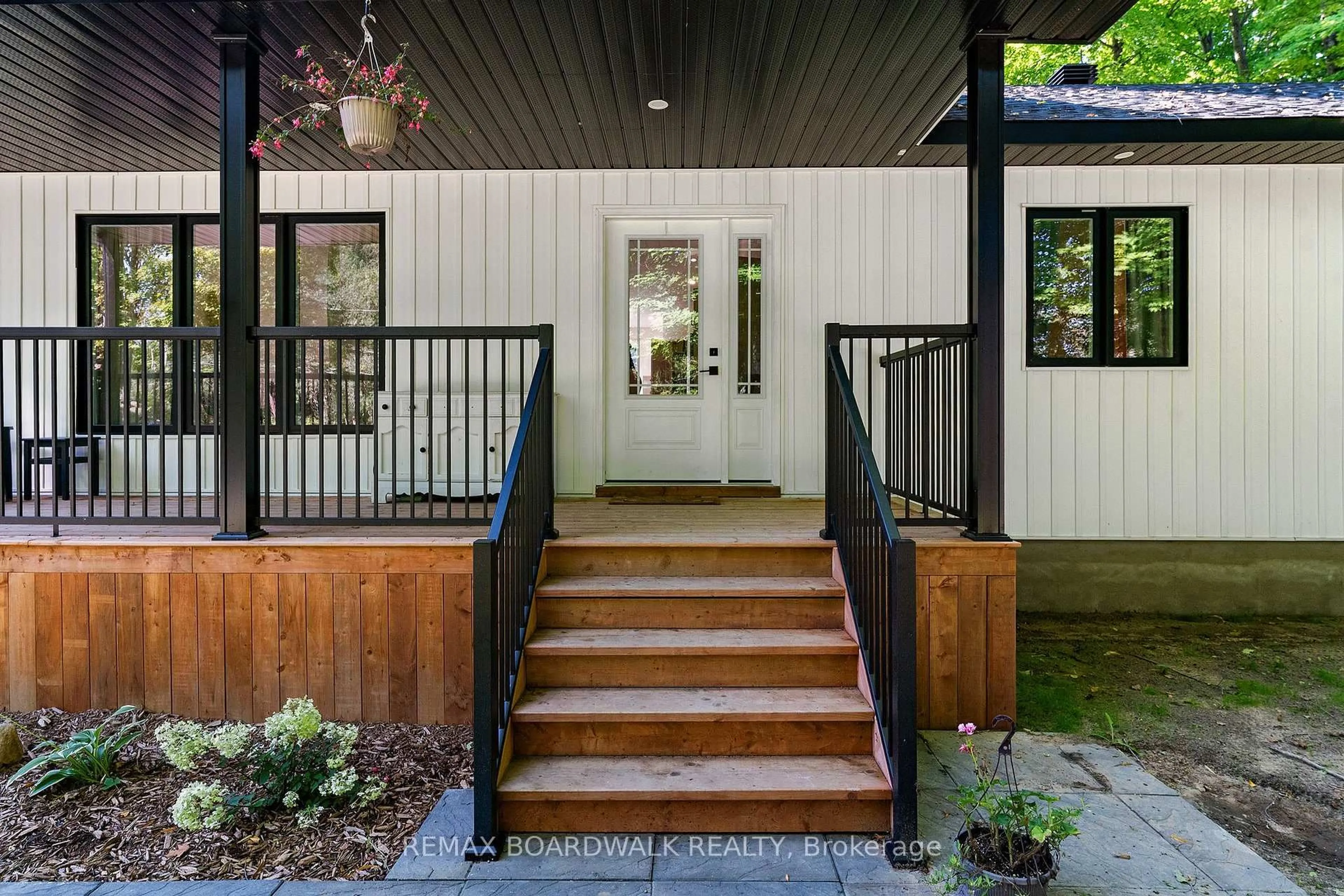 Indoor entryway for 1967 Drummond 4c Concession, Perth Ontario K7H 3C8