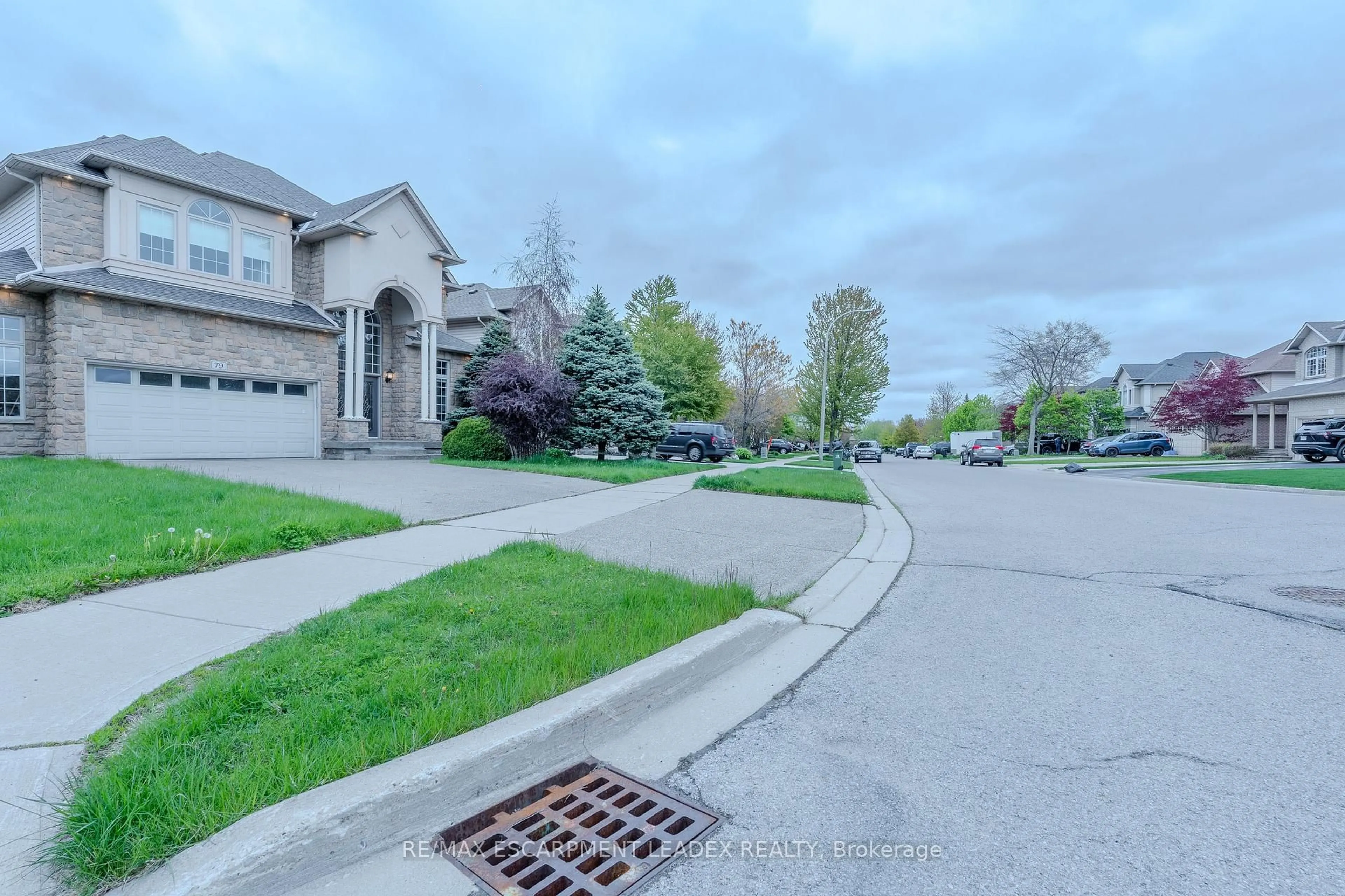 A pic from outside/outdoor area/front of a property/back of a property/a pic from drone, street for 79 Moorland Cres, Hamilton Ontario L9K 1N7