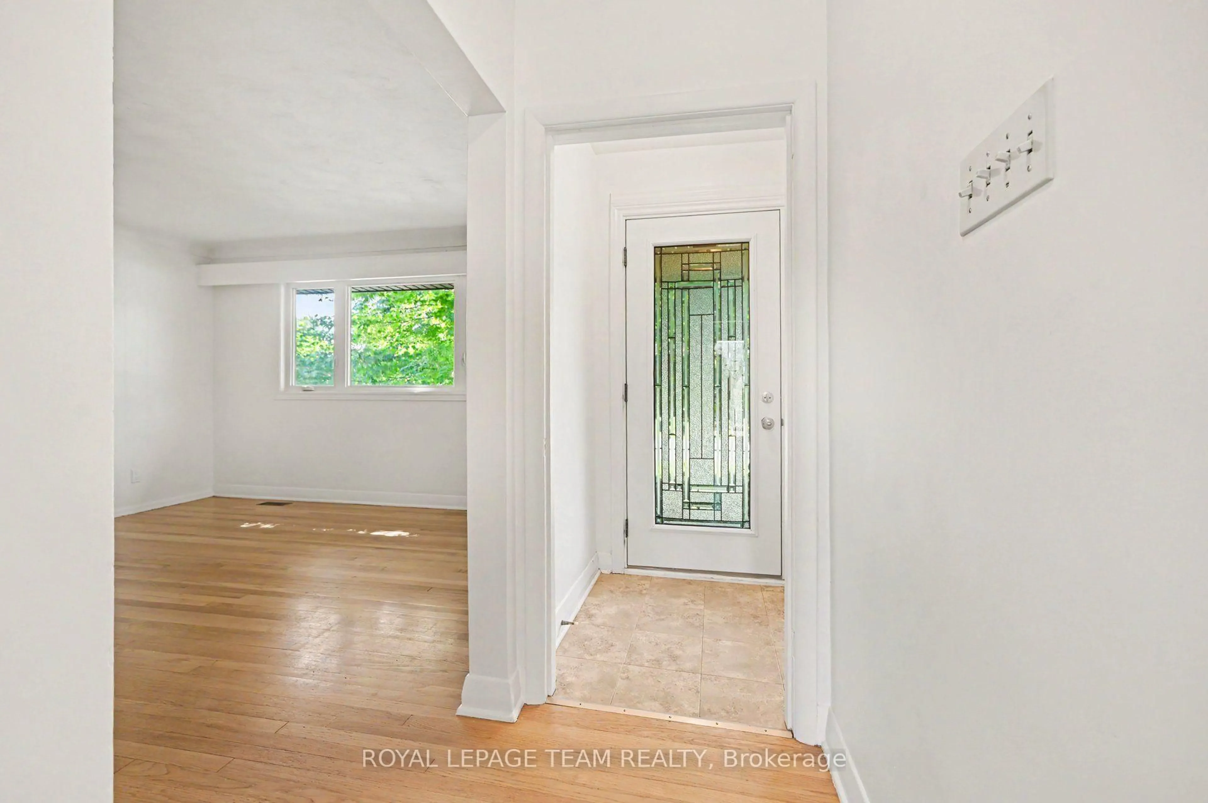 Indoor entryway for 3 Donna St, Ottawa Ontario K2G 2V5