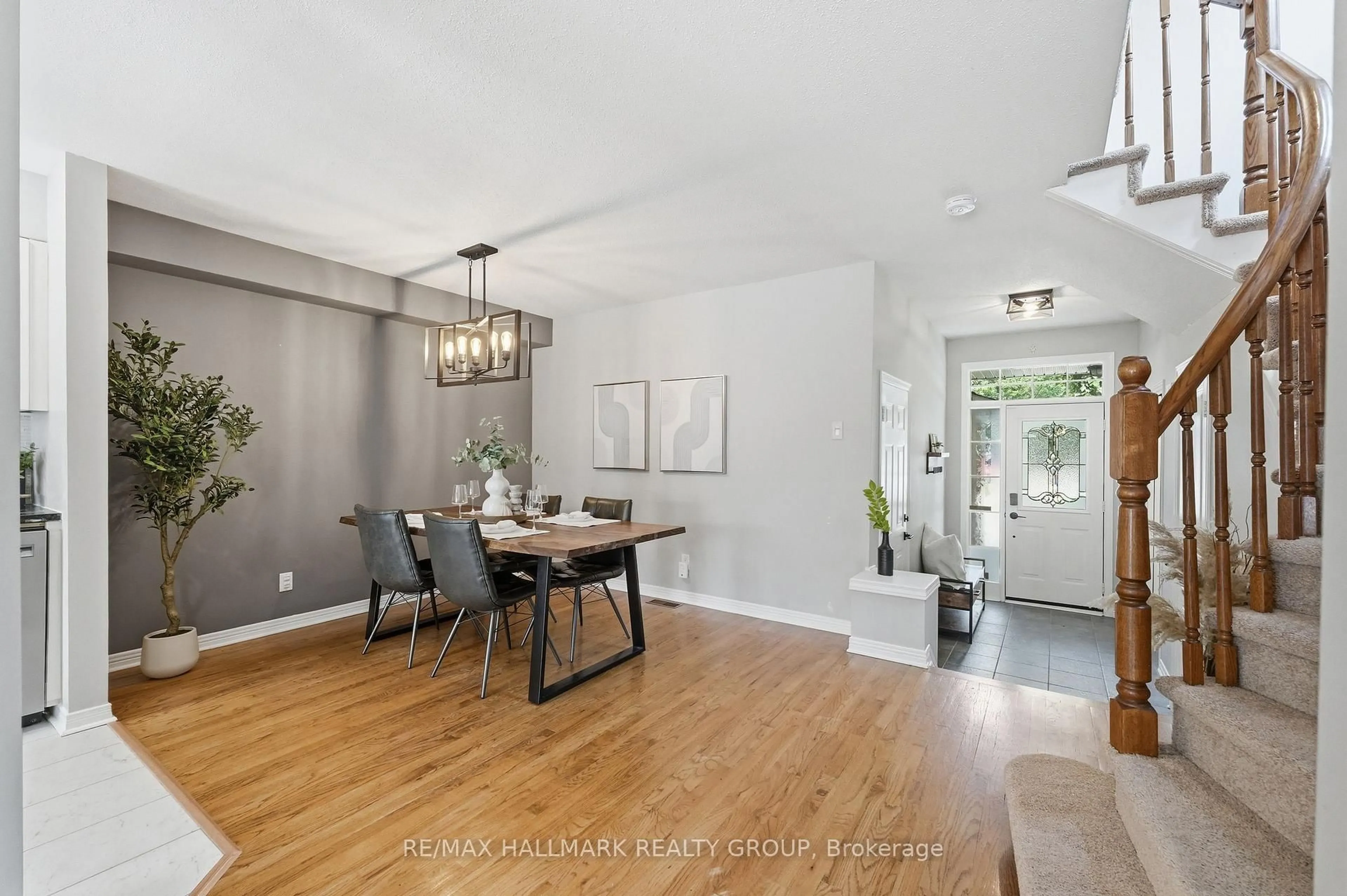 Dining room, wood/laminate floor for 107 Bishops Mills Way, Ottawa Ontario K2K 3C2