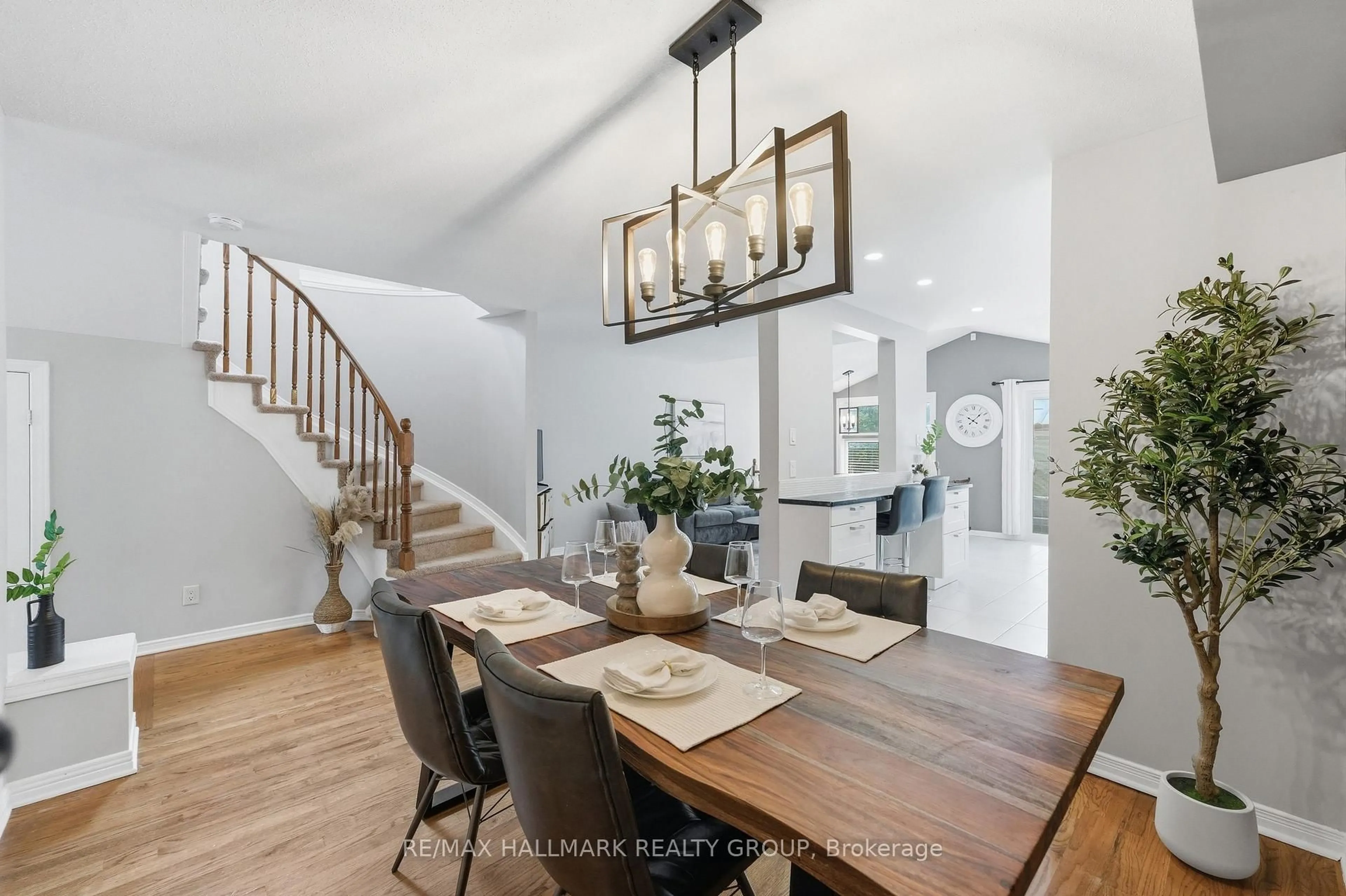 Dining room, wood/laminate floor for 107 Bishops Mills Way, Ottawa Ontario K2K 3C2