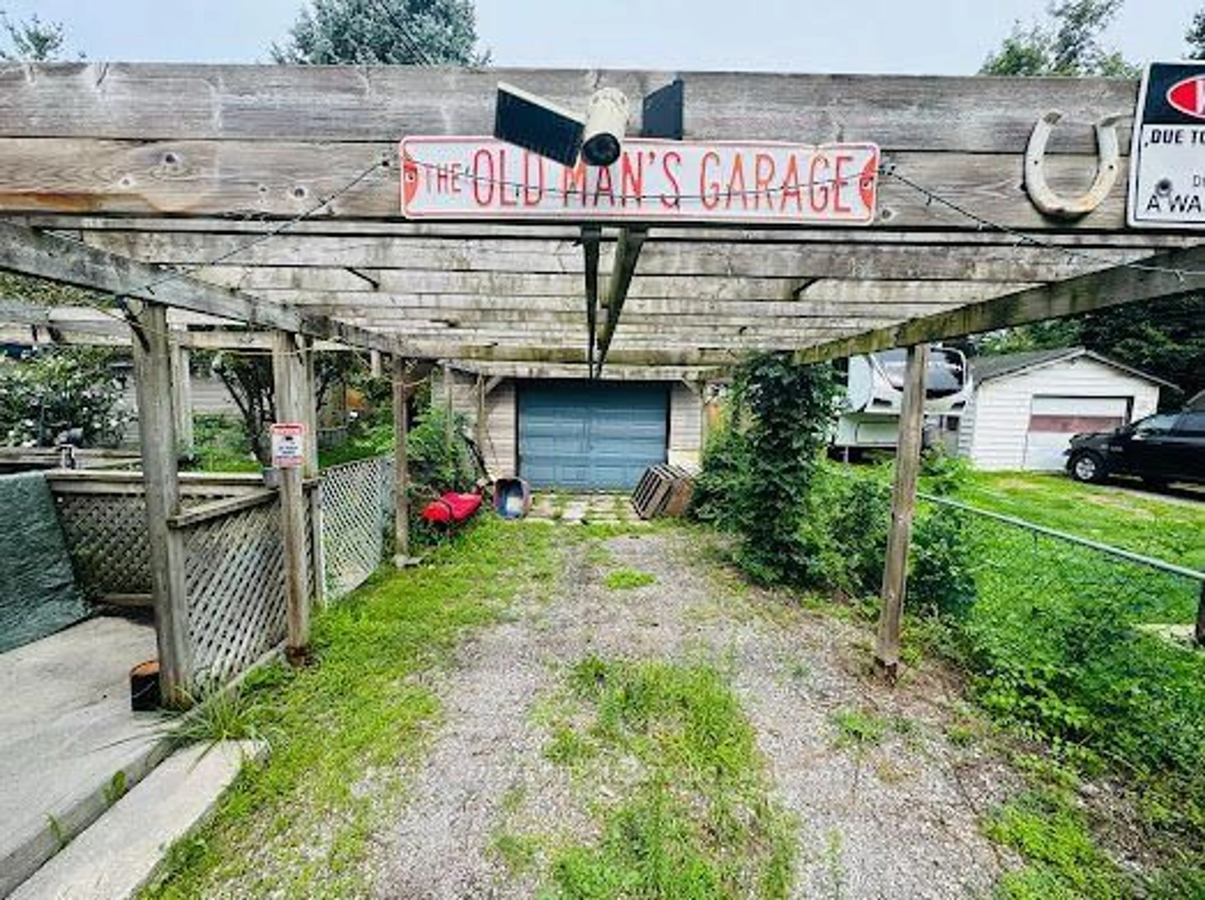 Indoor garage for 122 Inkerman St, London East Ontario N5Z 1X6