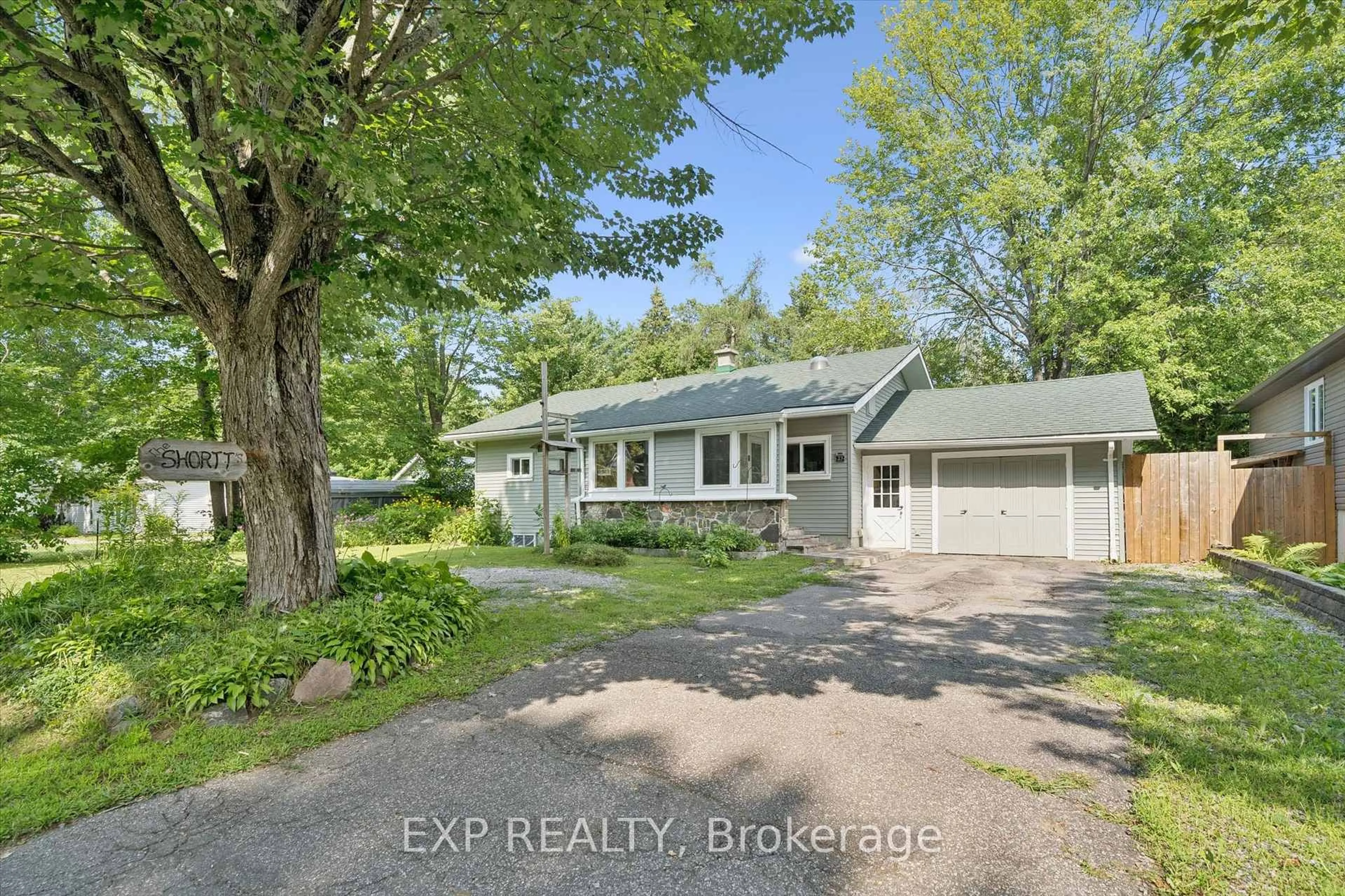 A pic from outside/outdoor area/front of a property/back of a property/a pic from drone, street for 23 EWING St, Bracebridge Ontario P1L 1C7
