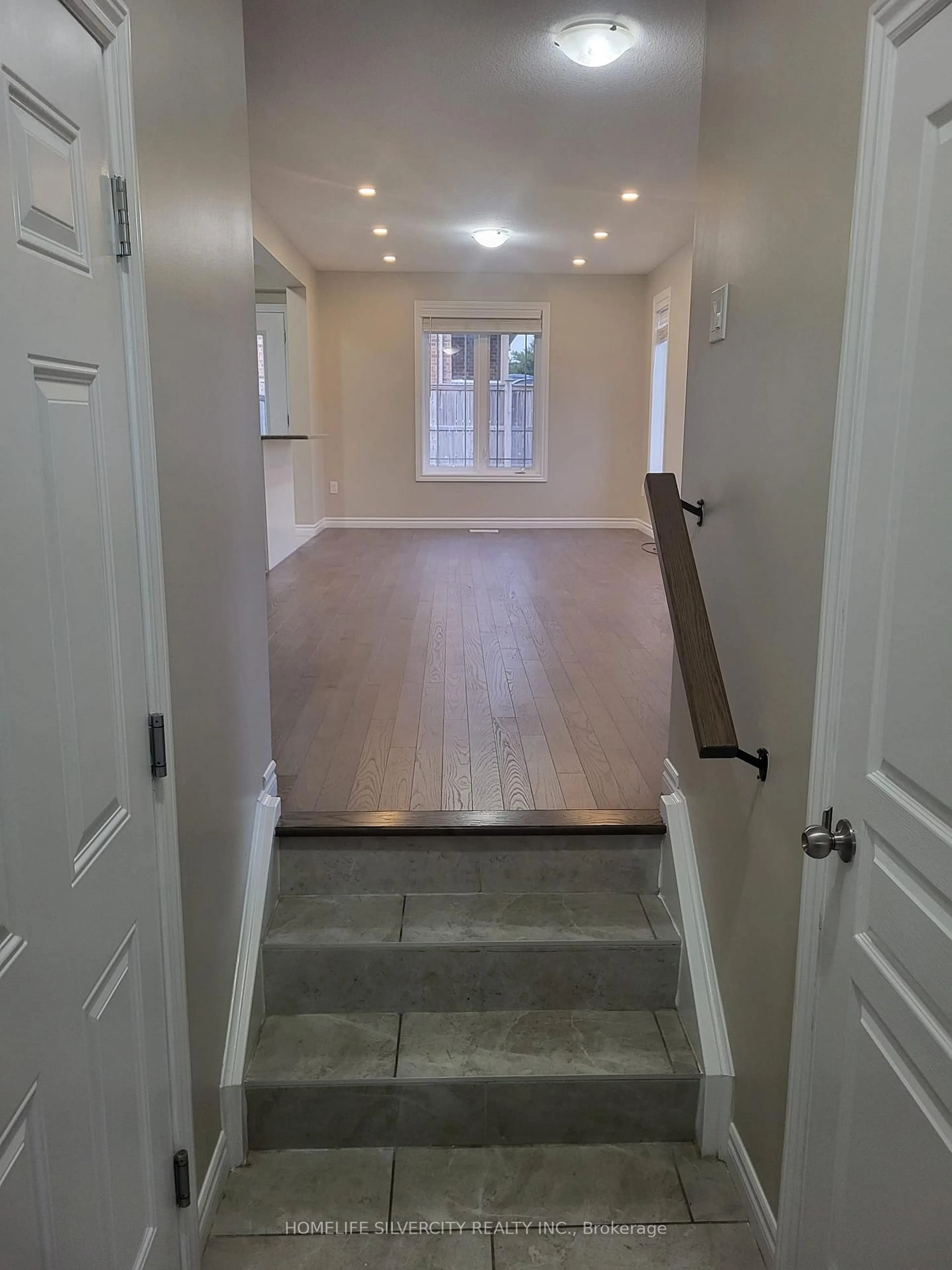 Indoor entryway for 459 Starwood Dr, Guelph Ontario N1E 0L6