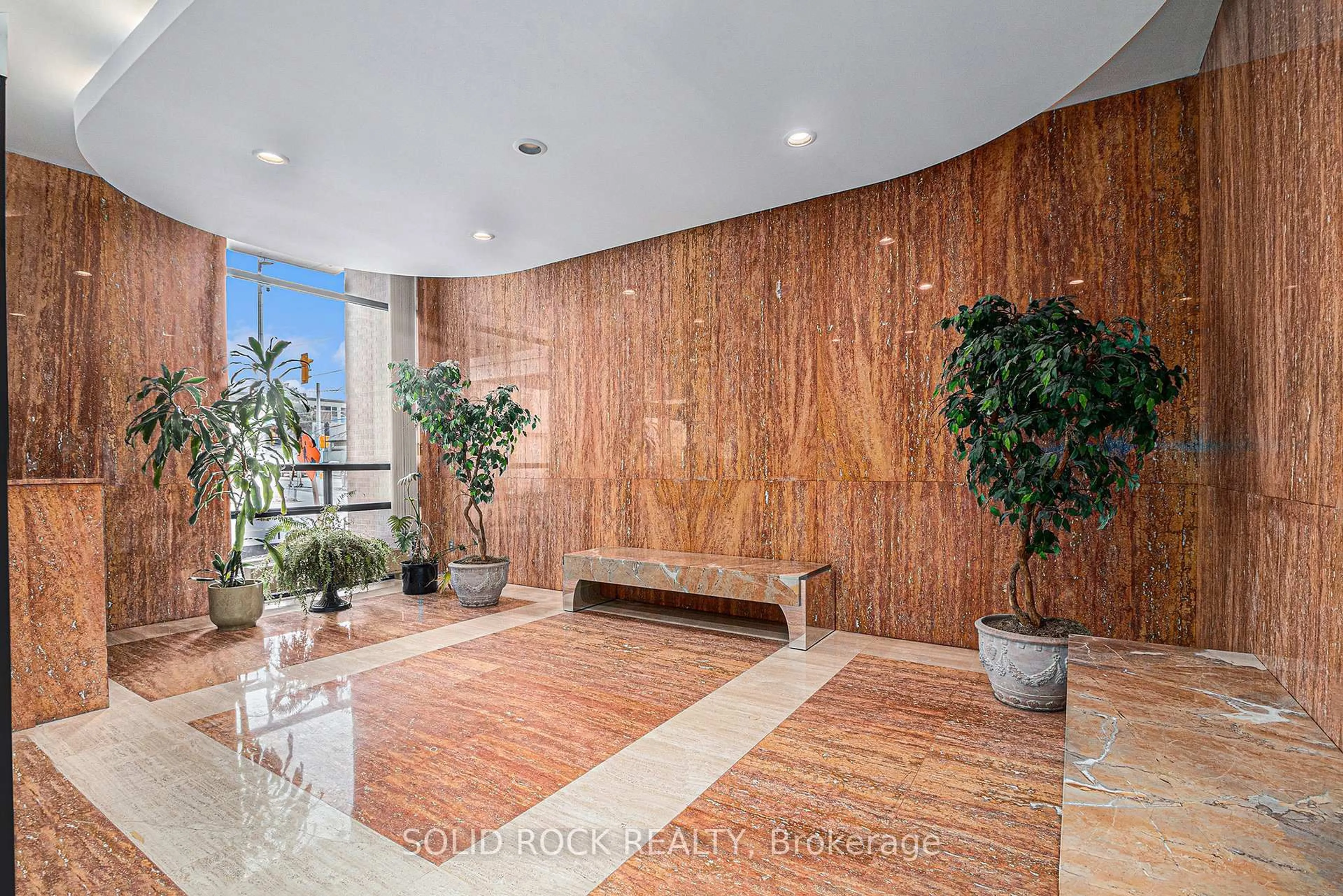 Indoor foyer for 475 Laurier Ave #1204, Ottawa Ontario K1R 7X1