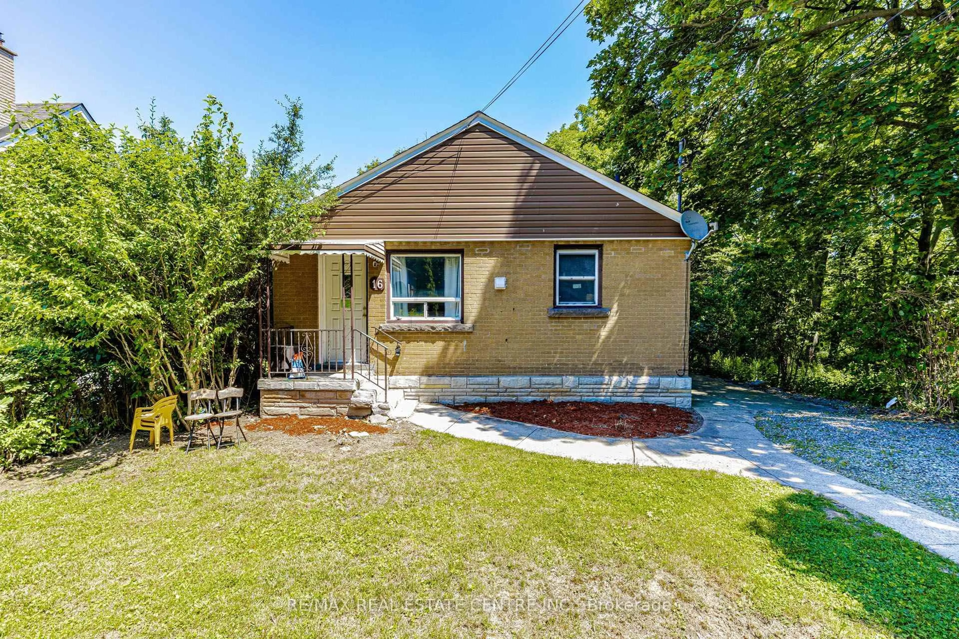 Unknown for 16 Ainslie Ave, Hamilton Ontario L8S 2J3