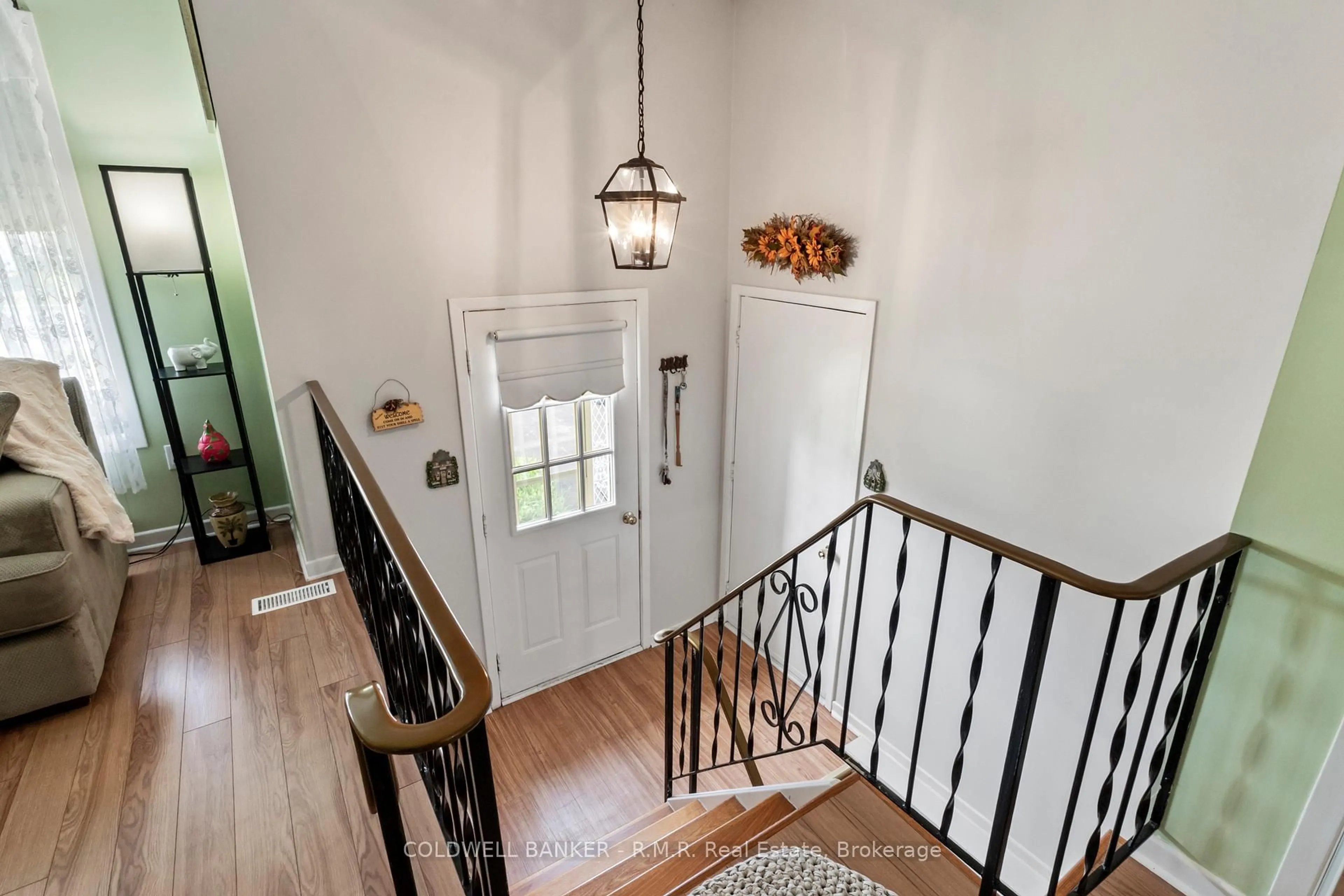 Indoor entryway for 224 Cider Lane, Trent Hills Ontario K0L 1L0
