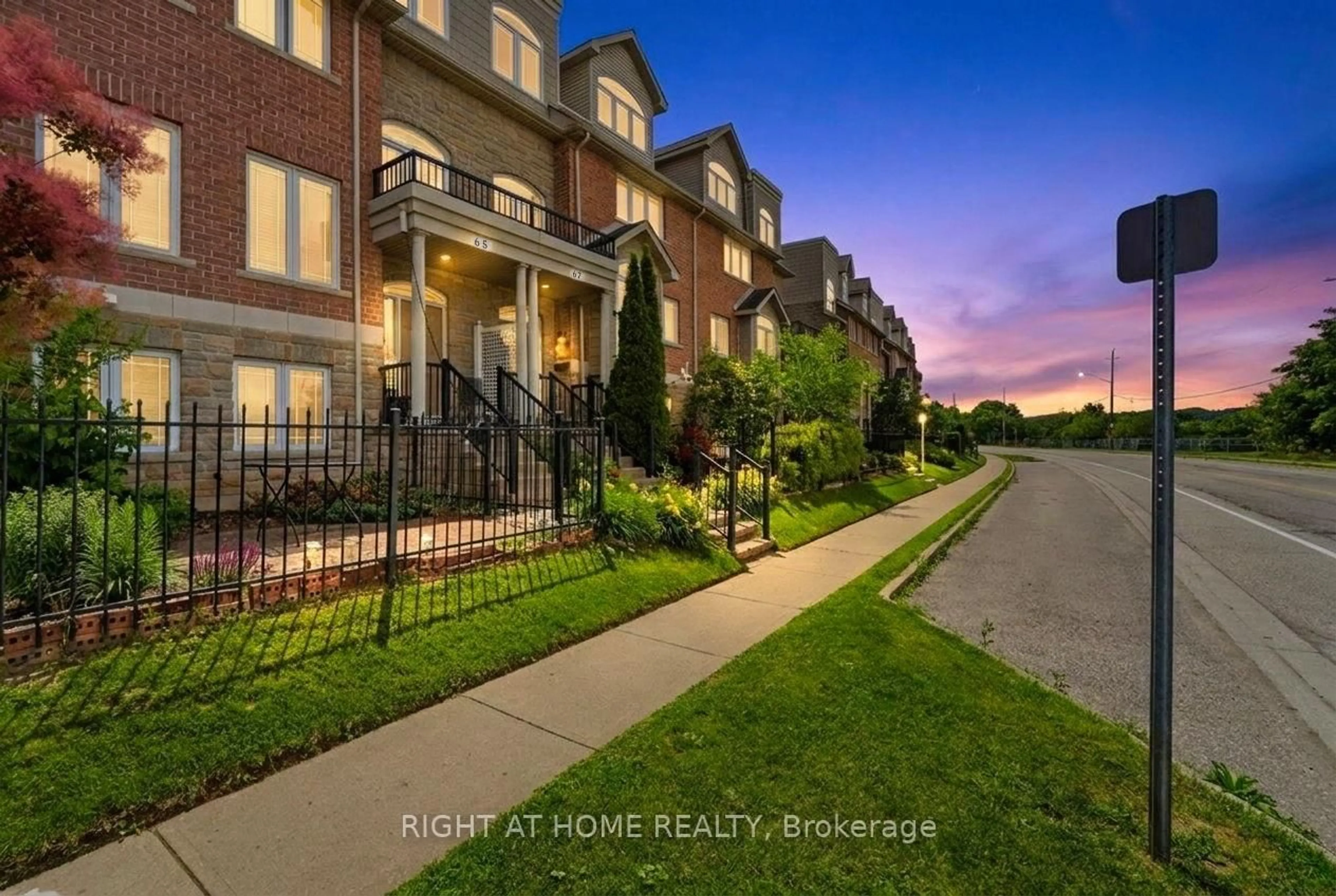 A pic from outside/outdoor area/front of a property/back of a property/a pic from drone, street for 65 Wellington South, Cambridge Ontario N1R 8N4