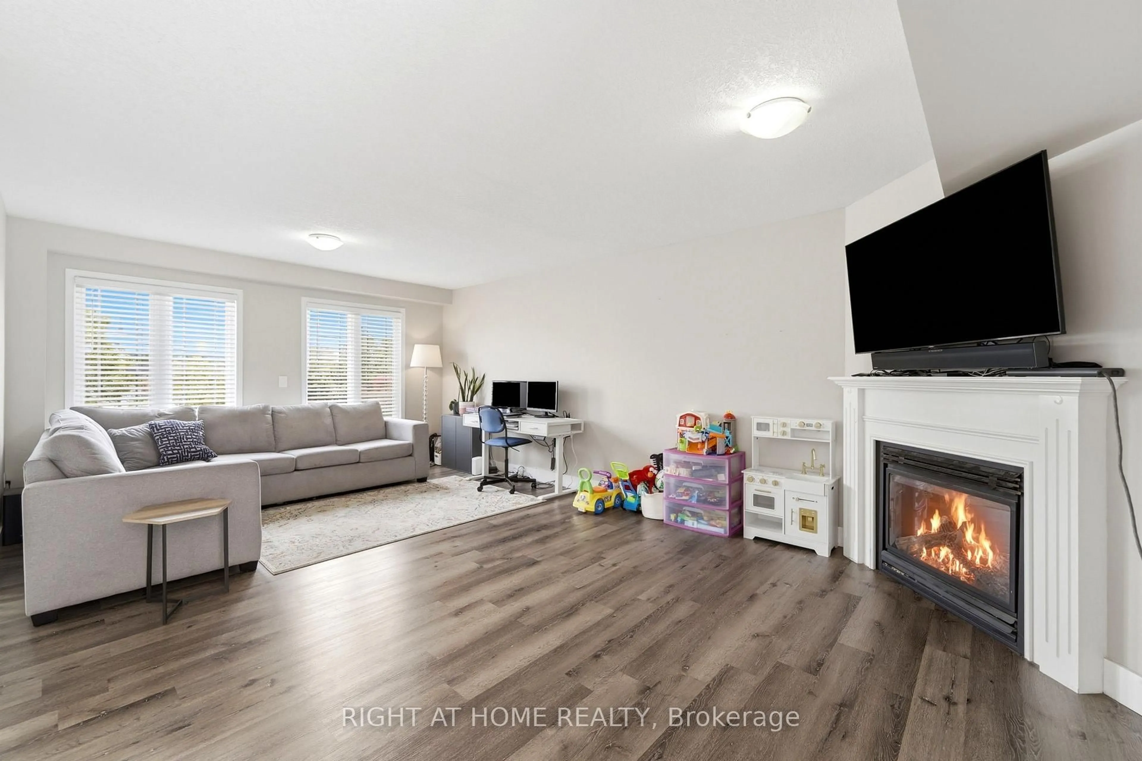 Living room with furniture, wood/laminate floor for 65 Wellington South, Cambridge Ontario N1R 8N4