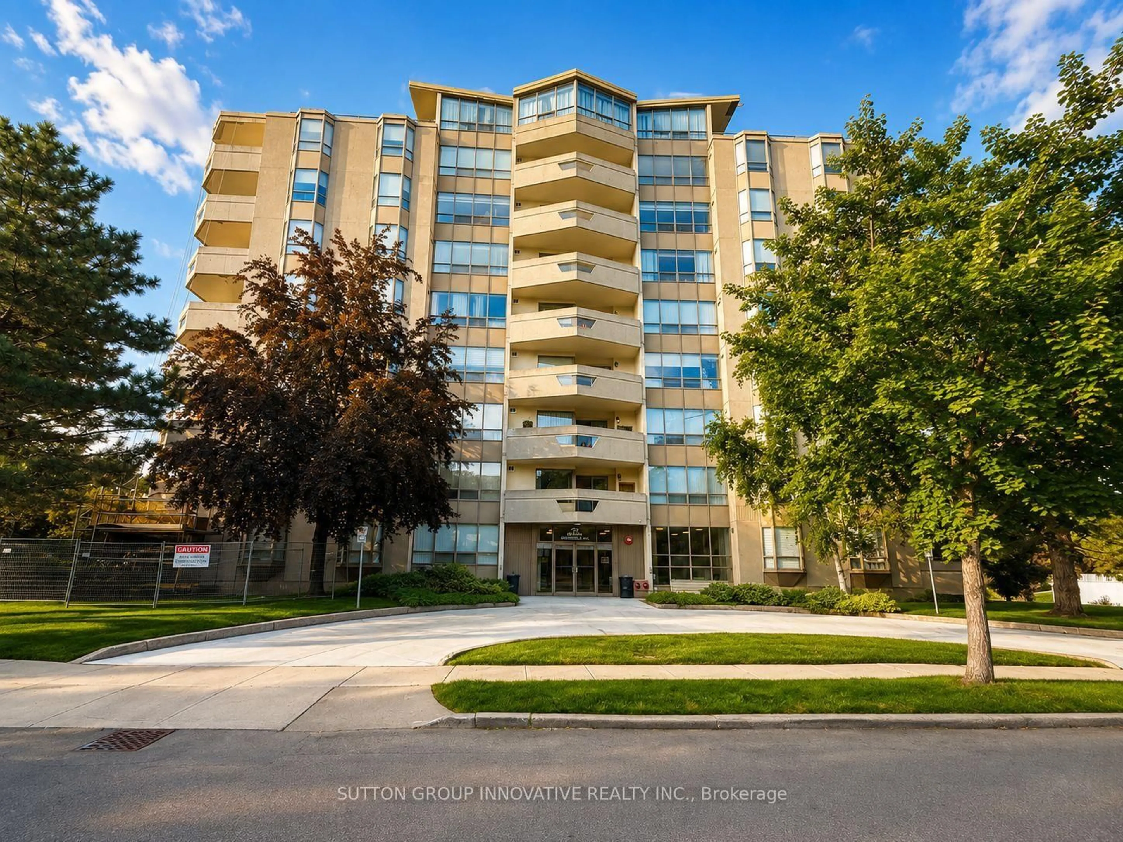 Indoor foyer for 8 Village Green Blvd #507, Hamilton Ontario L8G 5B8