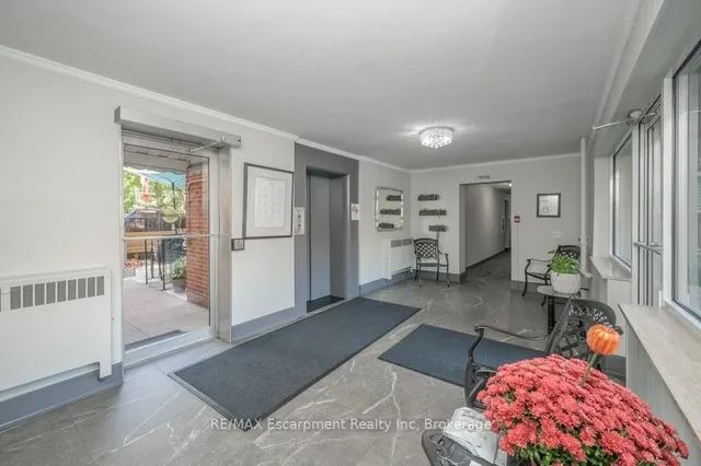 9 Grant Blvd #201, Hamilton 3
