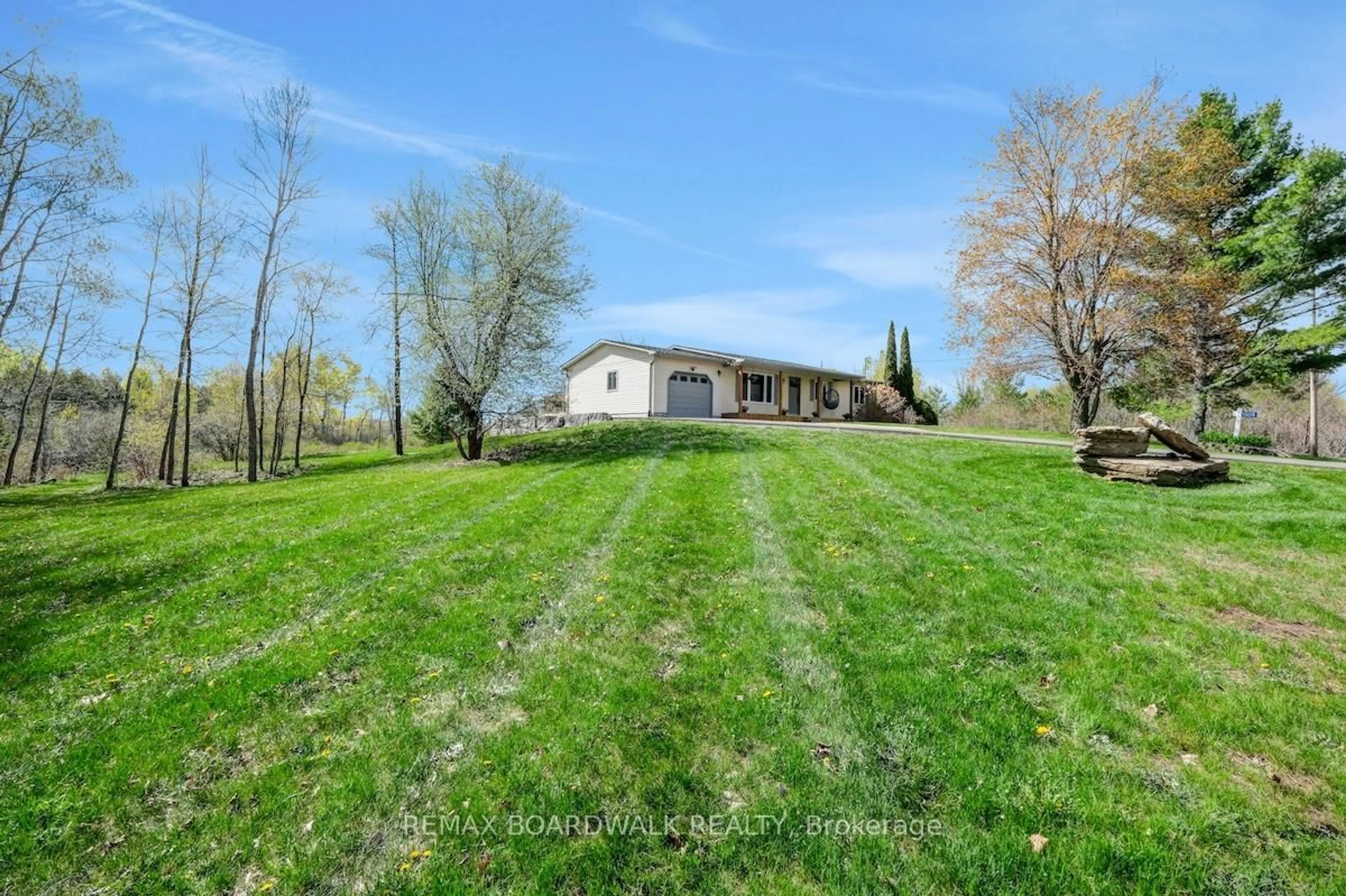 A pic from outside/outdoor area/front of a property/back of a property/a pic from drone, unknown for 1505 7th Line, Carleton Place Ontario K7C 3P2