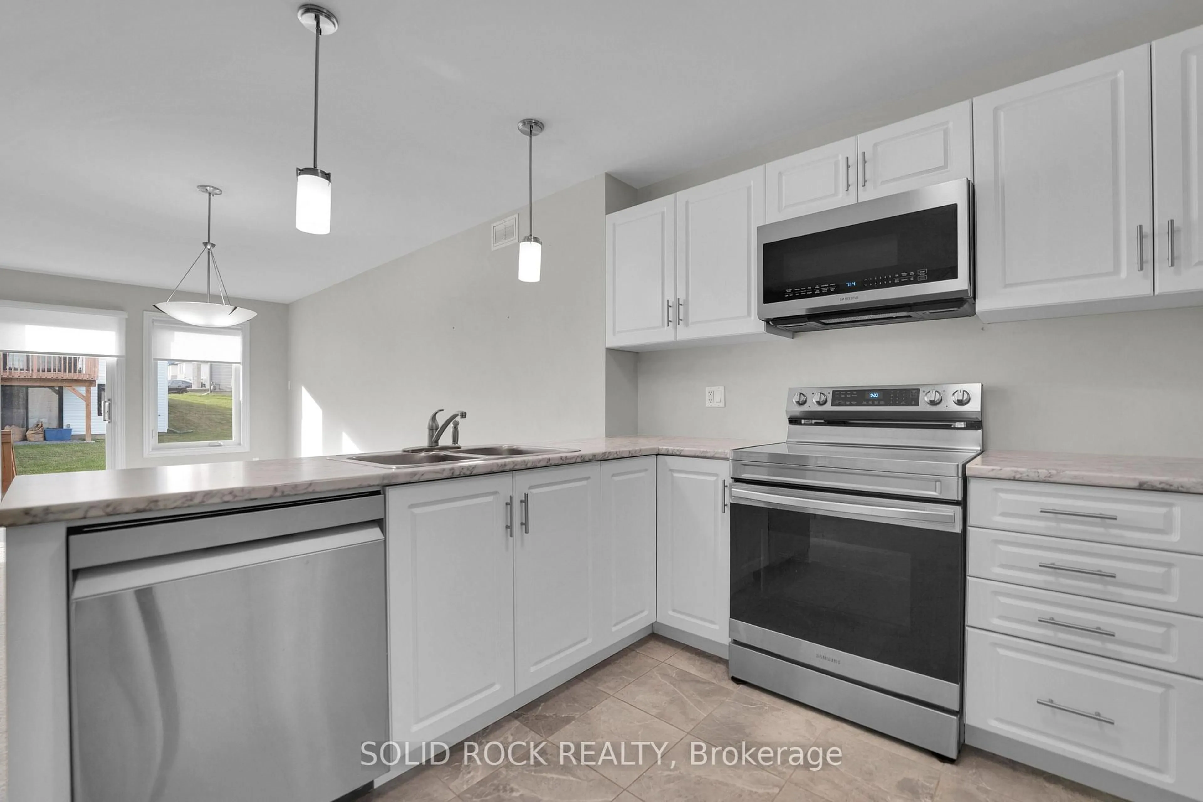 Standard kitchen, unknown for 54 Griffith Way, Carleton Place Ontario K7C 4G4