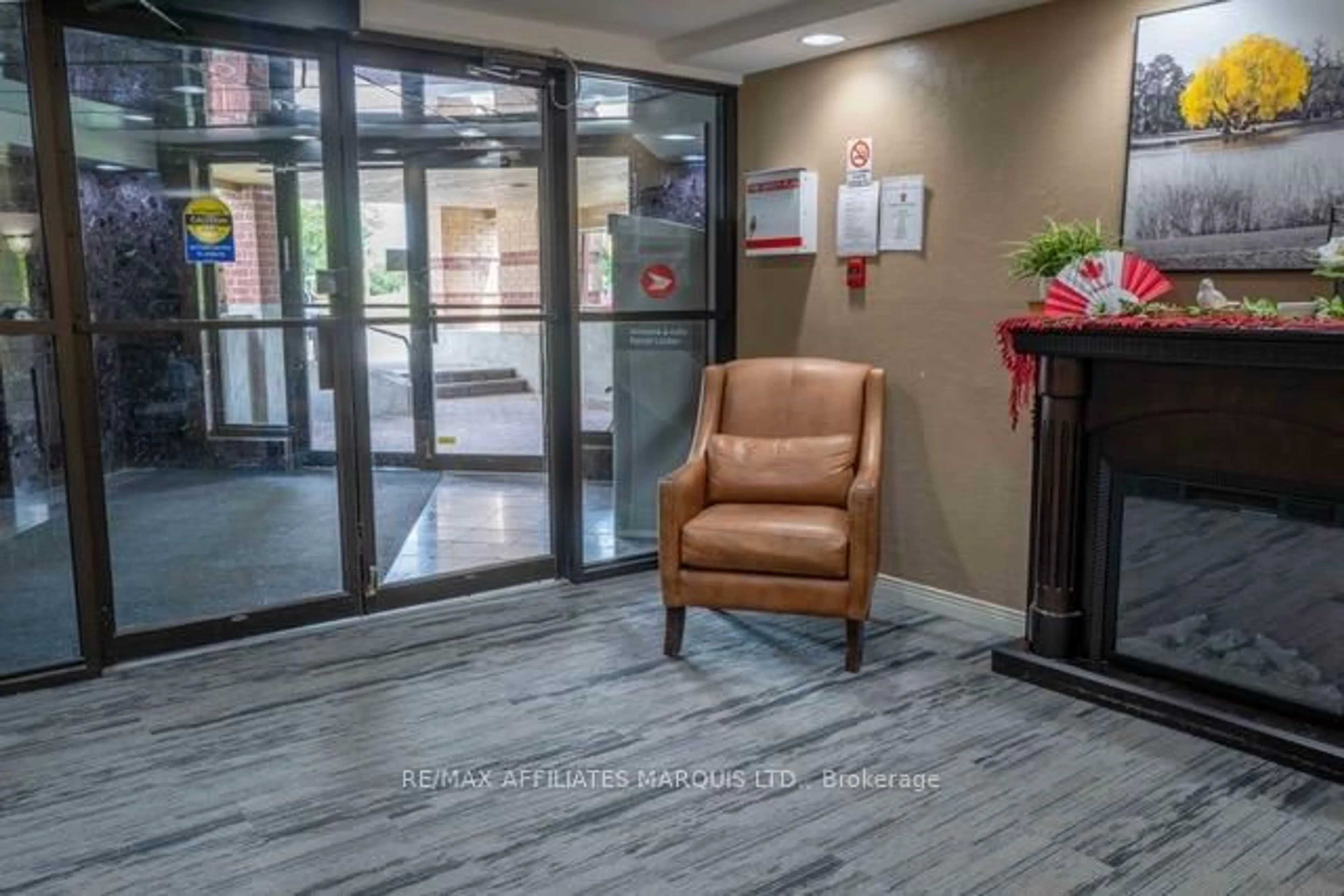 Indoor foyer for 121 Water St #312, Cornwall Ontario K6J 5T8