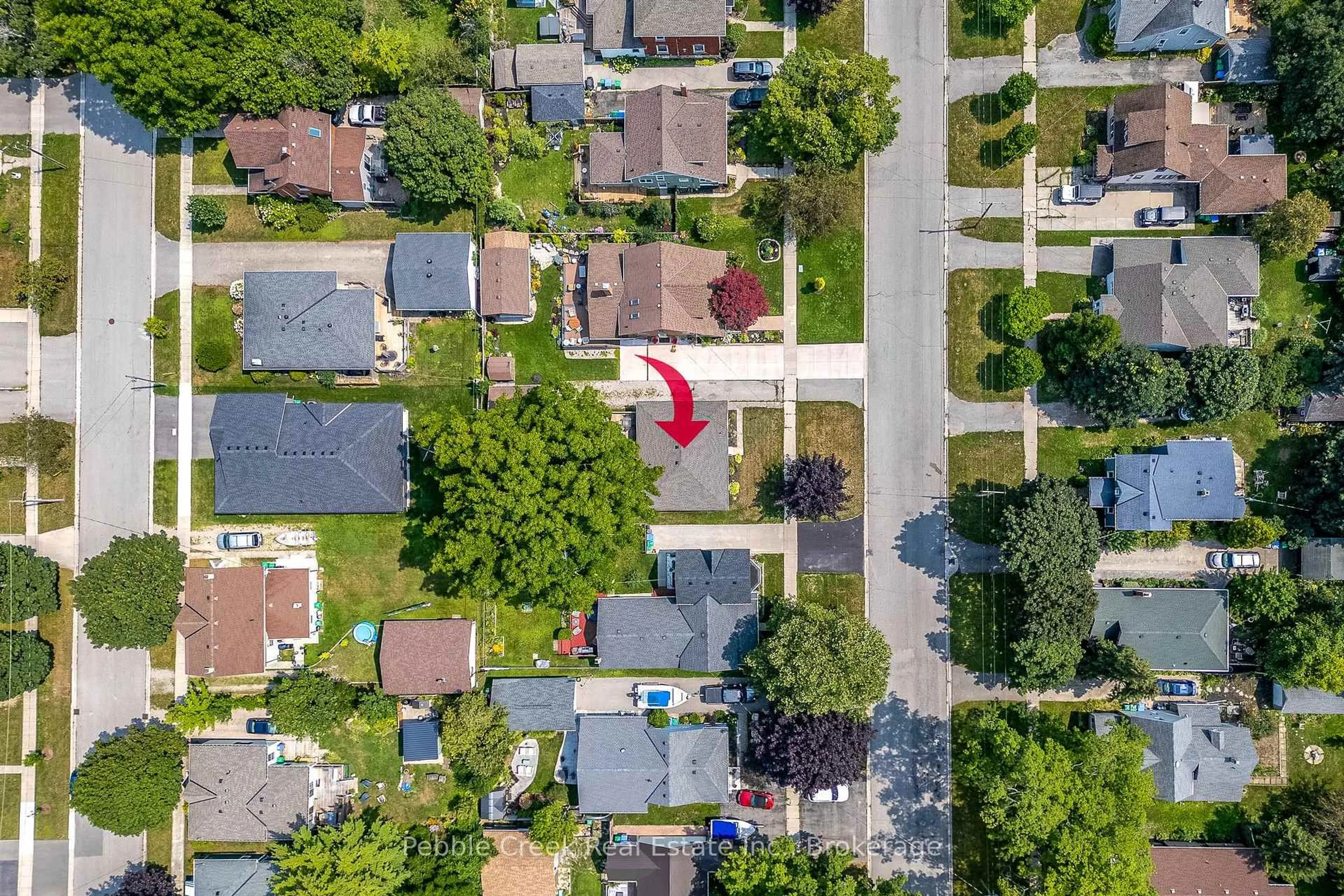 A pic from outside/outdoor area/front of a property/back of a property/a pic from drone, street for 172 Elgin Ave, Goderich Ontario N7A 2E6