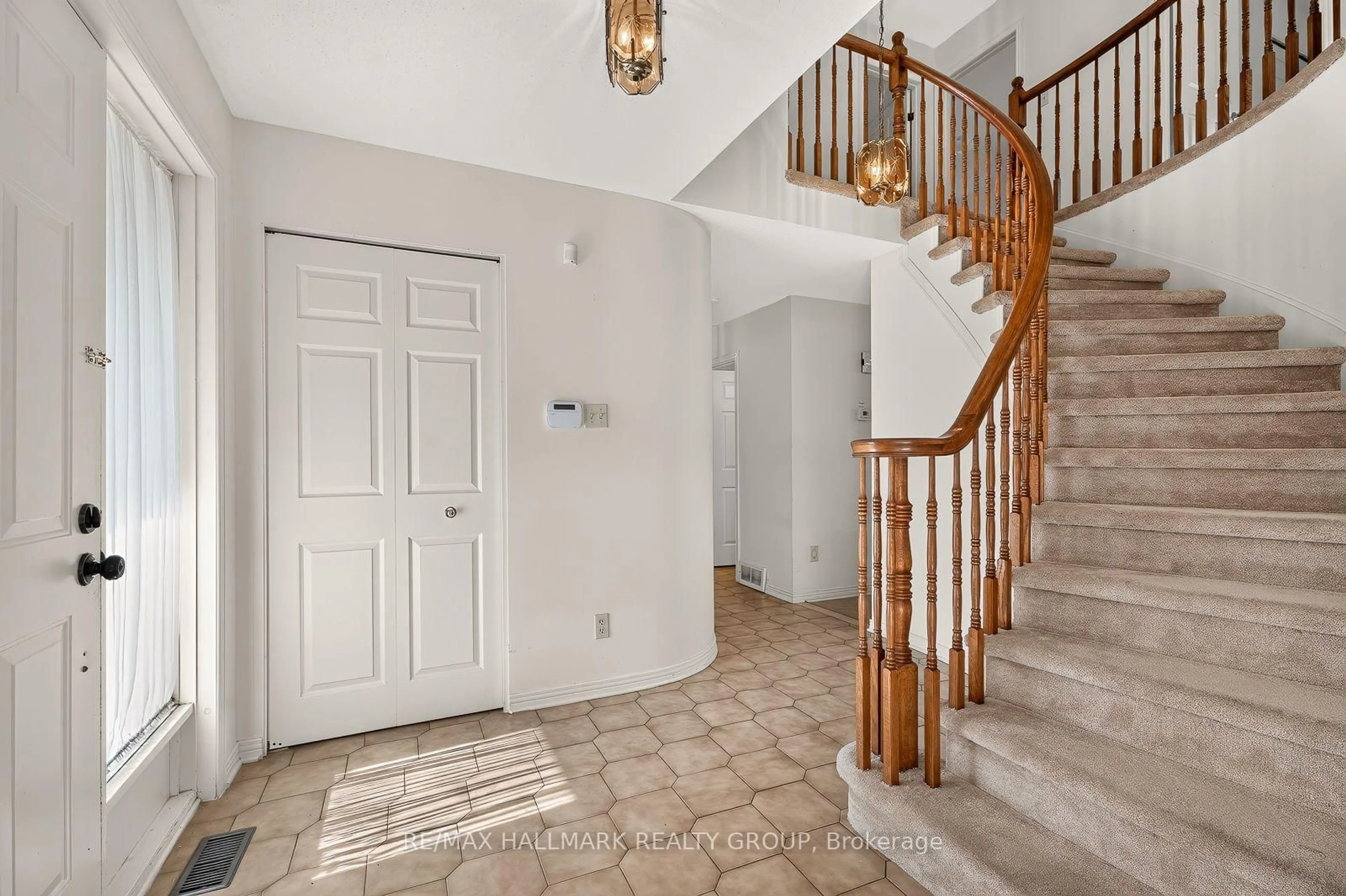Unknown for 38 Bateman Dr, Ottawa Ontario K2G 5H4