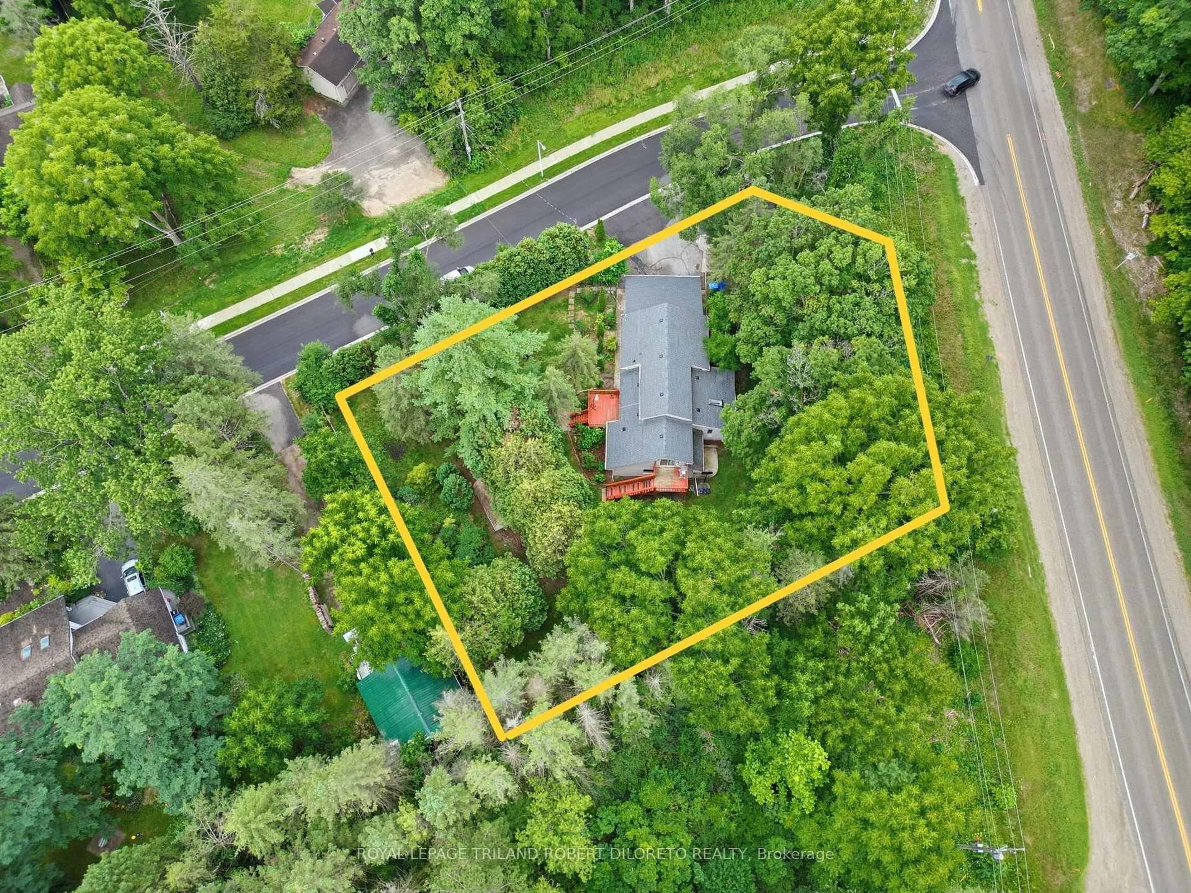 A pic from outside/outdoor area/front of a property/back of a property/a pic from drone, unknown for 7 Elmhurst St, Middlesex Centre Ontario N0L 1R0