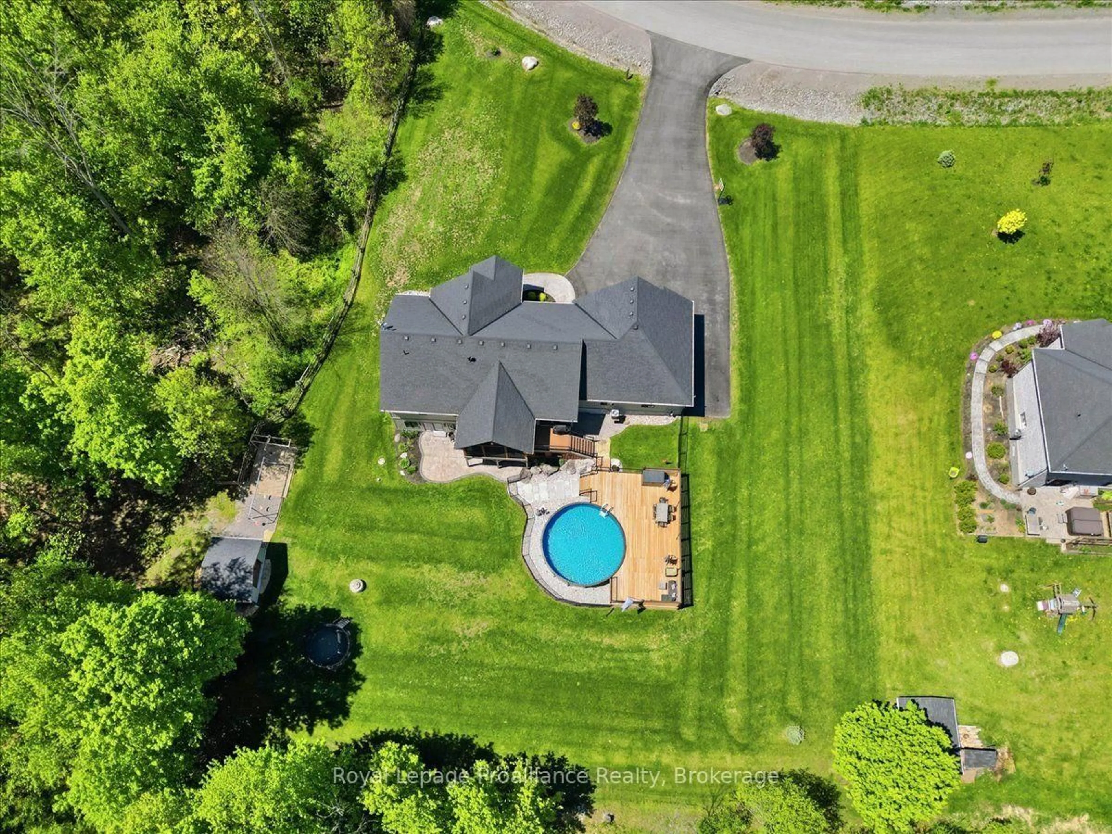 A pic from outside/outdoor area/front of a property/back of a property/a pic from drone, unknown for 63 Hiddenvalley Dr, Belleville Ontario K0K 2V0