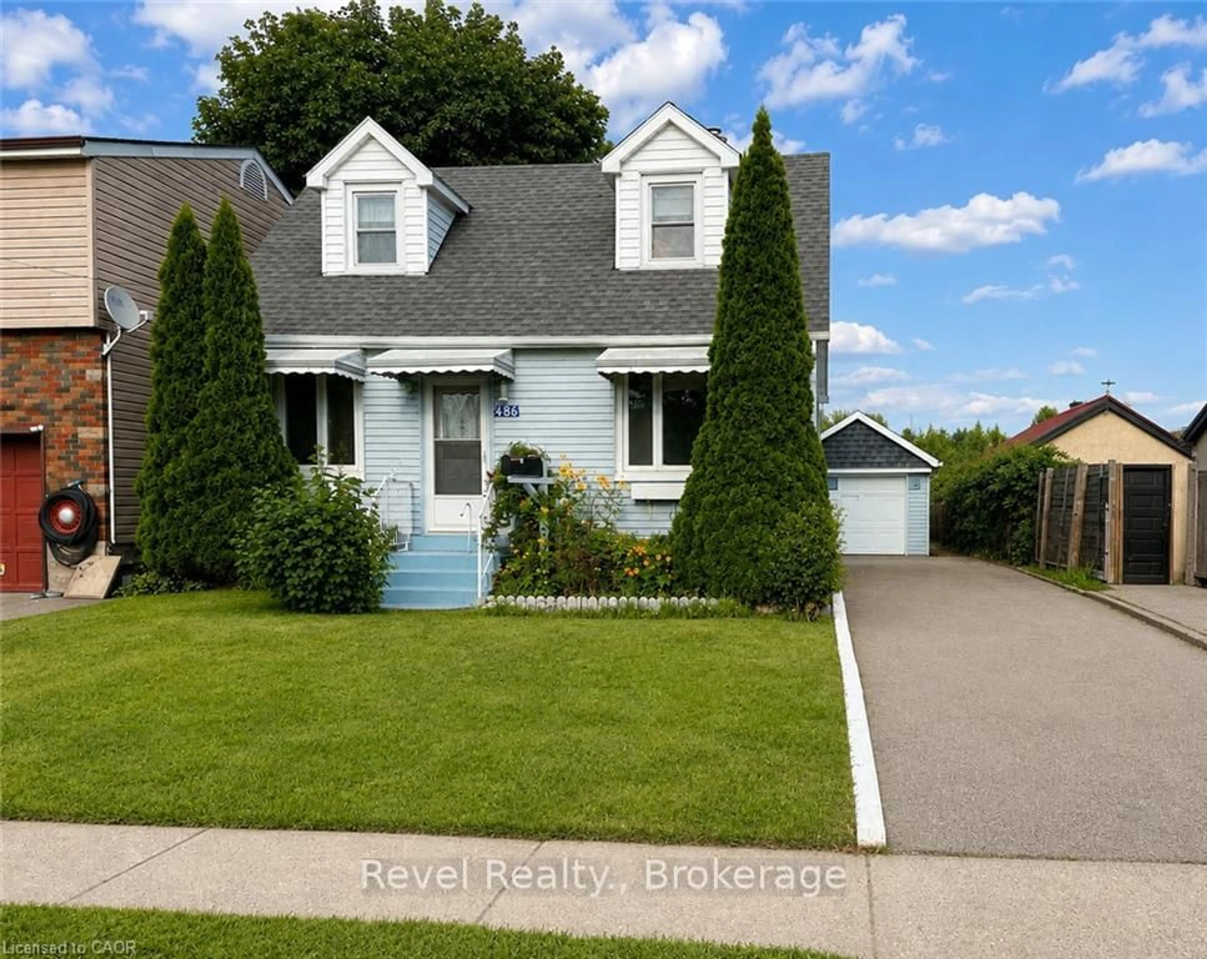 Home with vinyl exterior material, street for 486 SCHOLFIELD Ave, Welland Ontario L3B 1N2