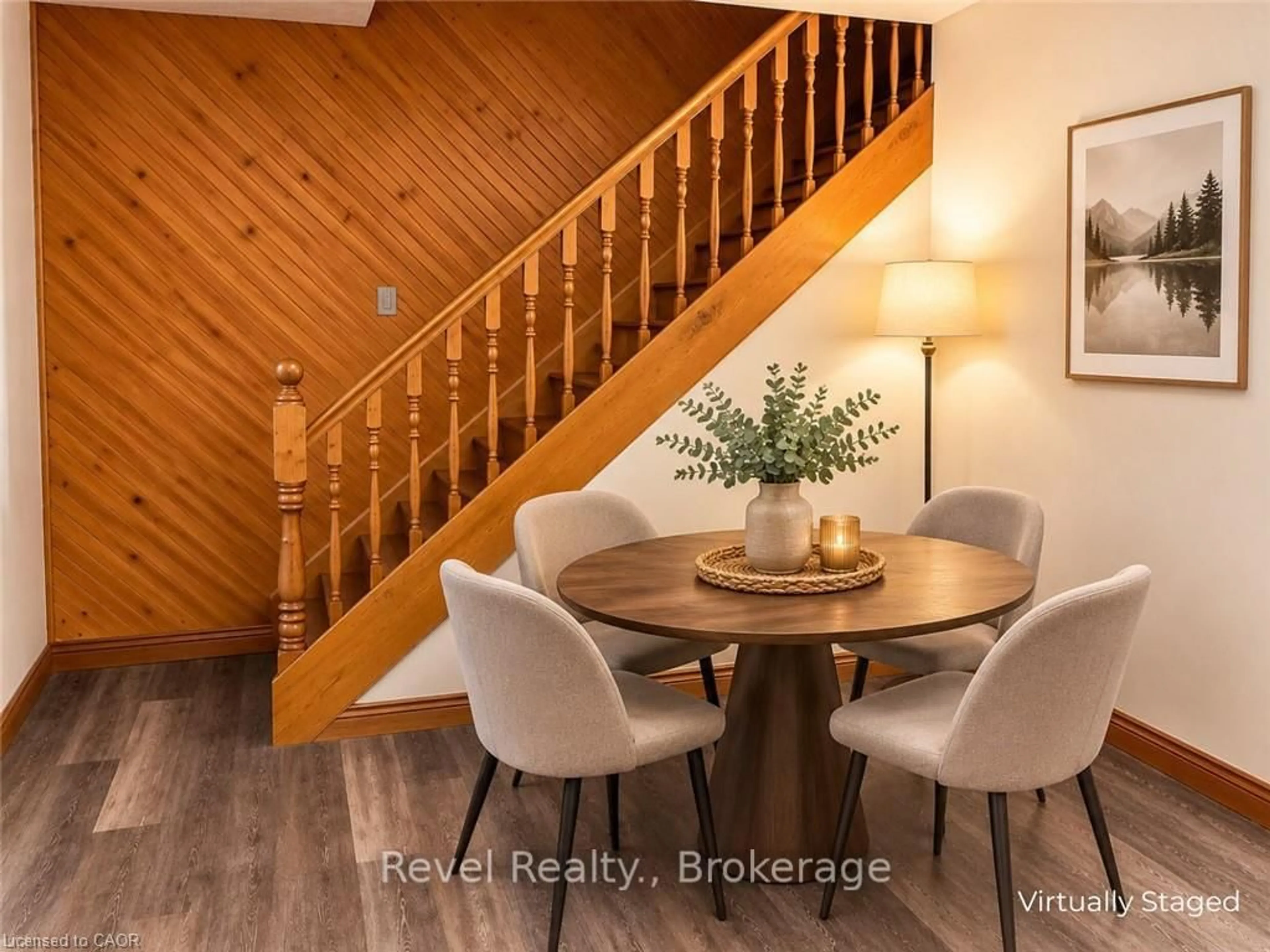 Dining room, wood/laminate floor for 486 SCHOLFIELD Ave, Welland Ontario L3B 1N2