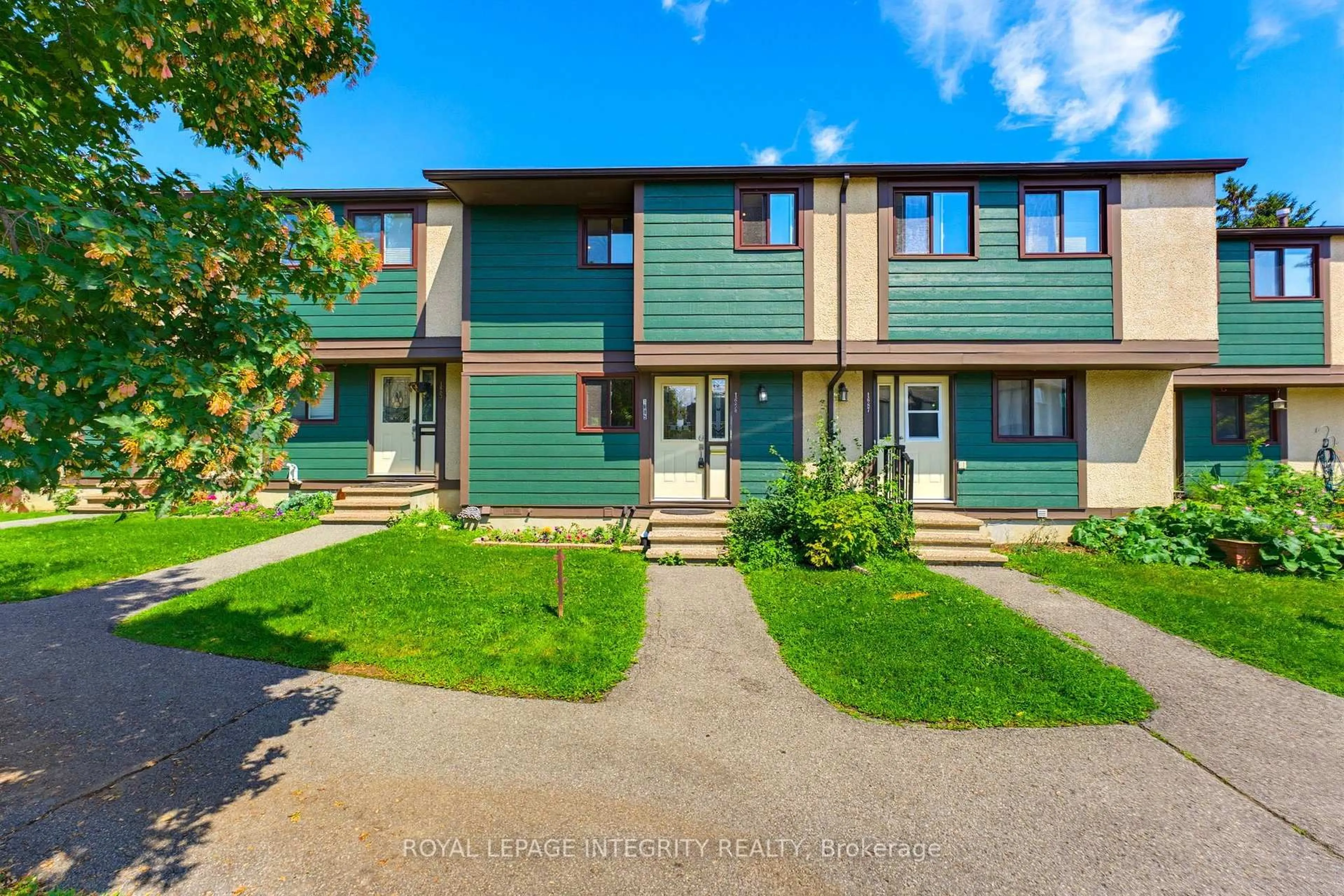 A pic from outside/outdoor area/front of a property/back of a property/a pic from drone, street for 1685 Meadowbrook Rd, Ottawa Ontario K1B 4W6