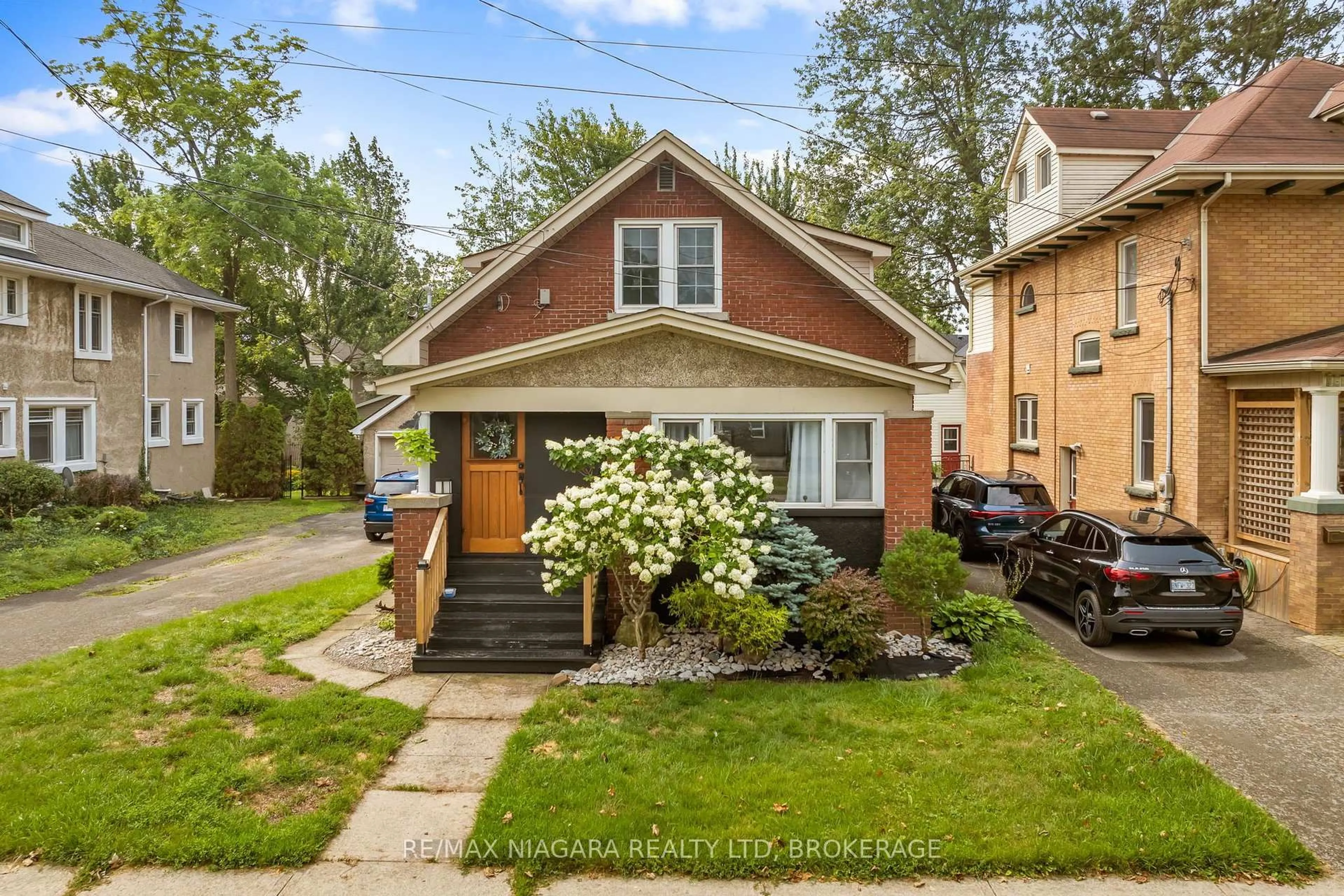 Home with brick exterior material, street for 214 Kent St, Port Colborne Ontario L3K 3A1