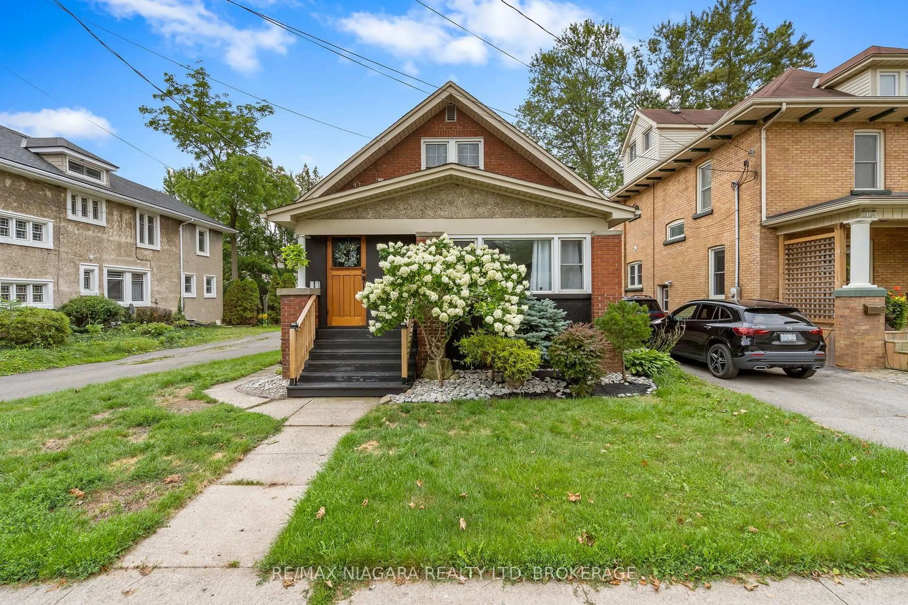 Home with brick exterior material, street for 214 Kent St, Port Colborne Ontario L3K 3A1