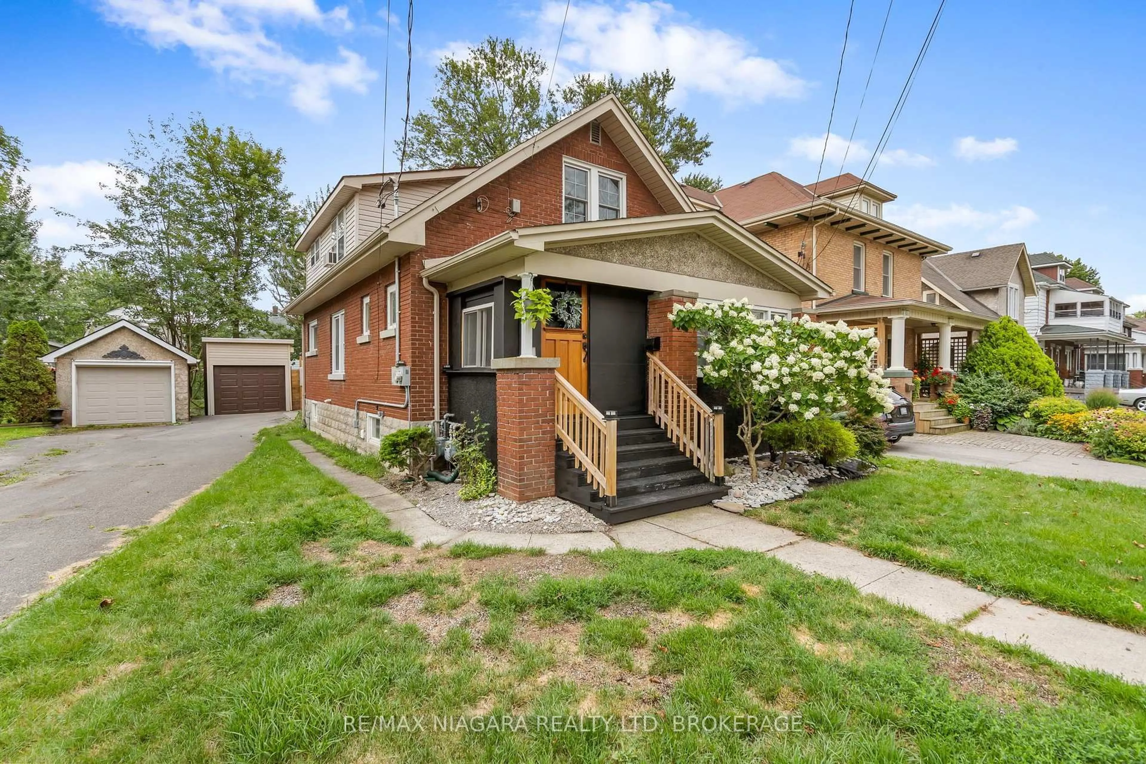 Home with brick exterior material, street for 214 Kent St, Port Colborne Ontario L3K 3A1