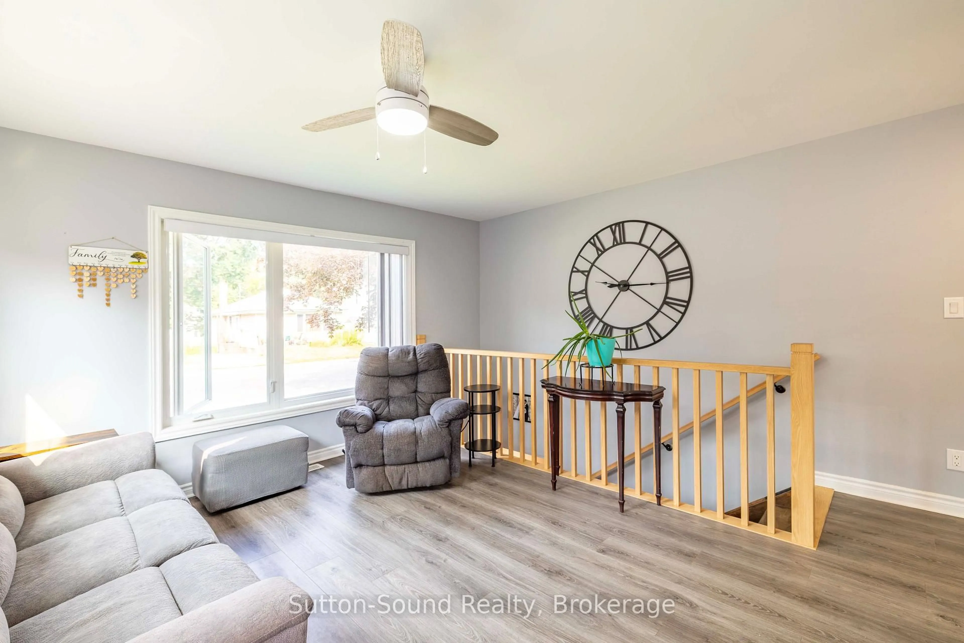 Living room with furniture, wood/laminate floor for 921 8th Ave, Owen Sound Ontario N4K 5M3