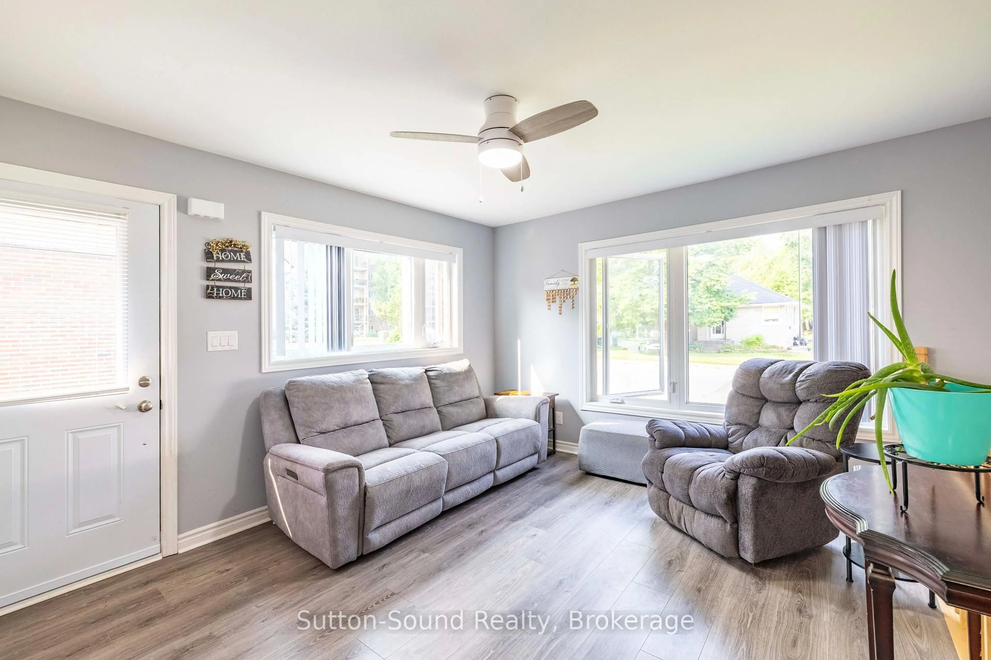 Living room with furniture, unknown for 921 8th Ave, Owen Sound Ontario N4K 5M3